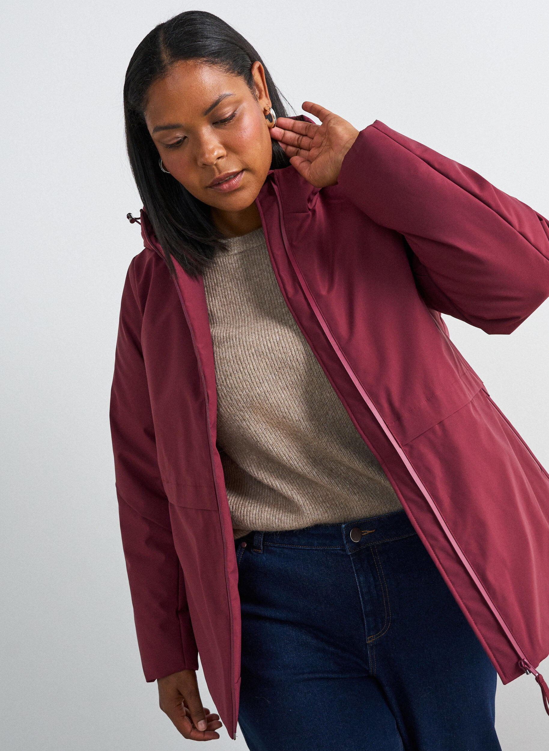 Winterjas met capuchon en verstelbare taille, Rood, Model