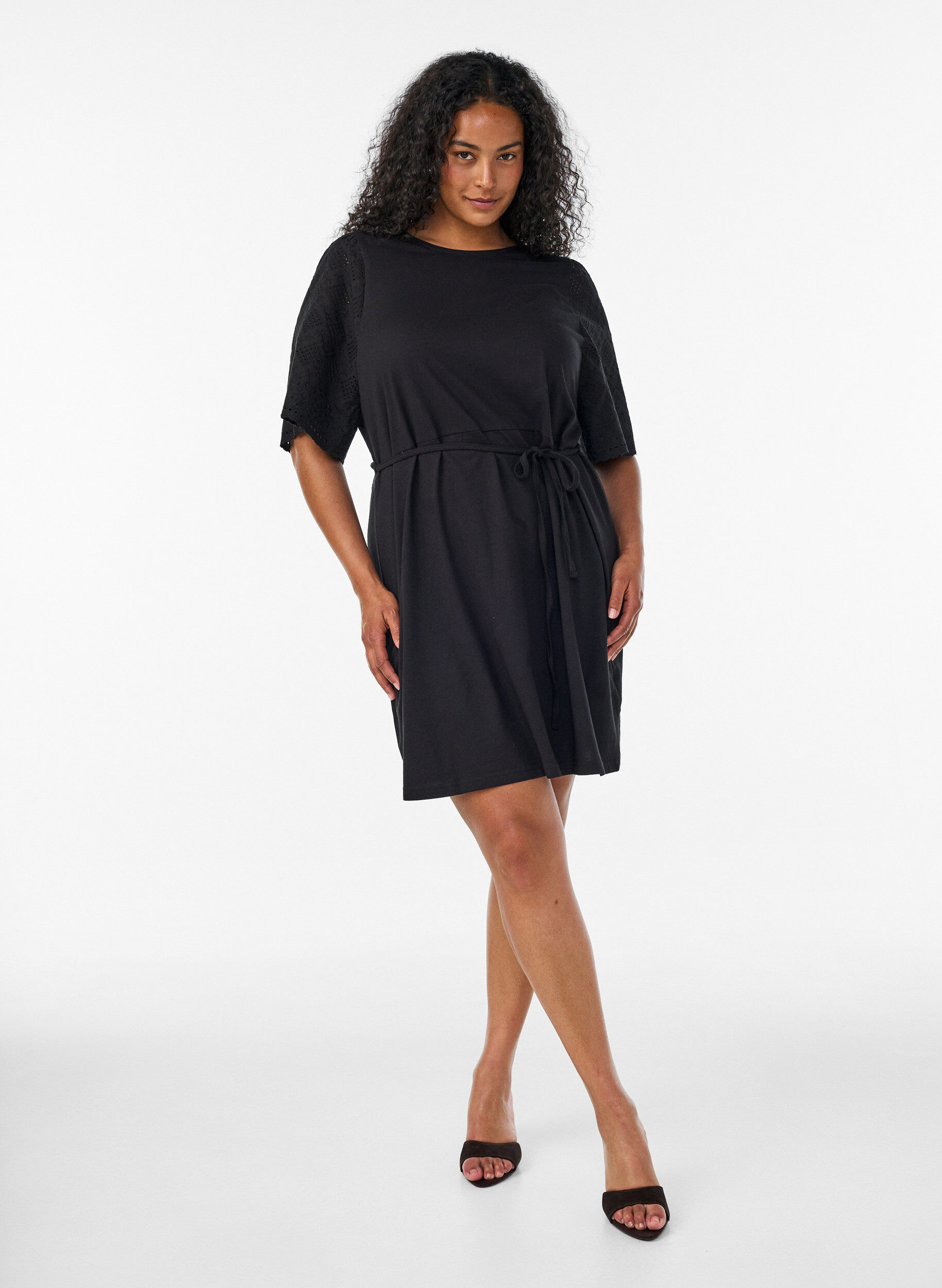 ZizziKatoenen jurk met broderie anglaise mouwen en een strik in de taille, Zwart, Model image number 1