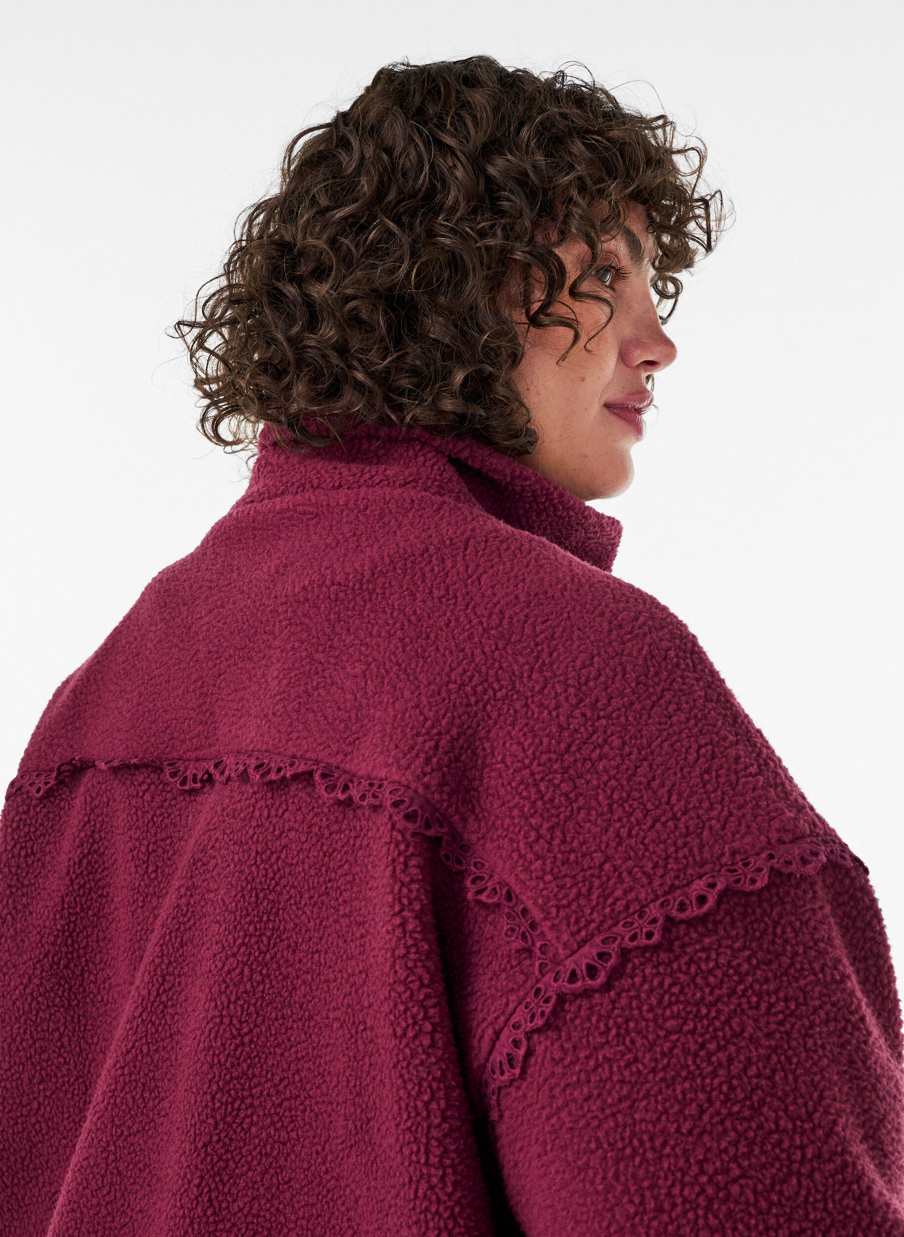 ZizziTeddyjas met broderie anglaise rand en hoge kraag, Rood, Model image number 3