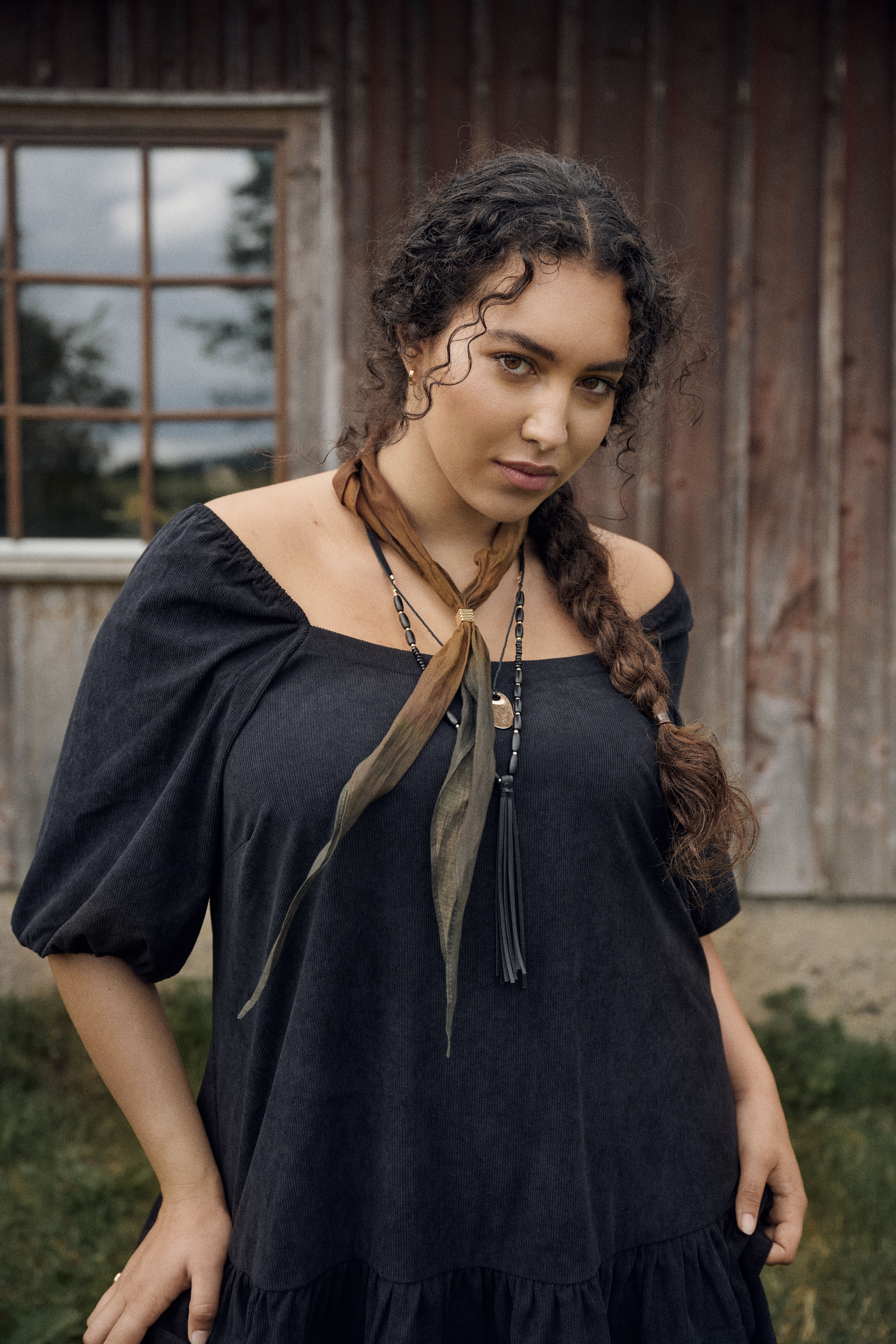 ZizziFluwelen jurk met vierkante halslijn, , Model