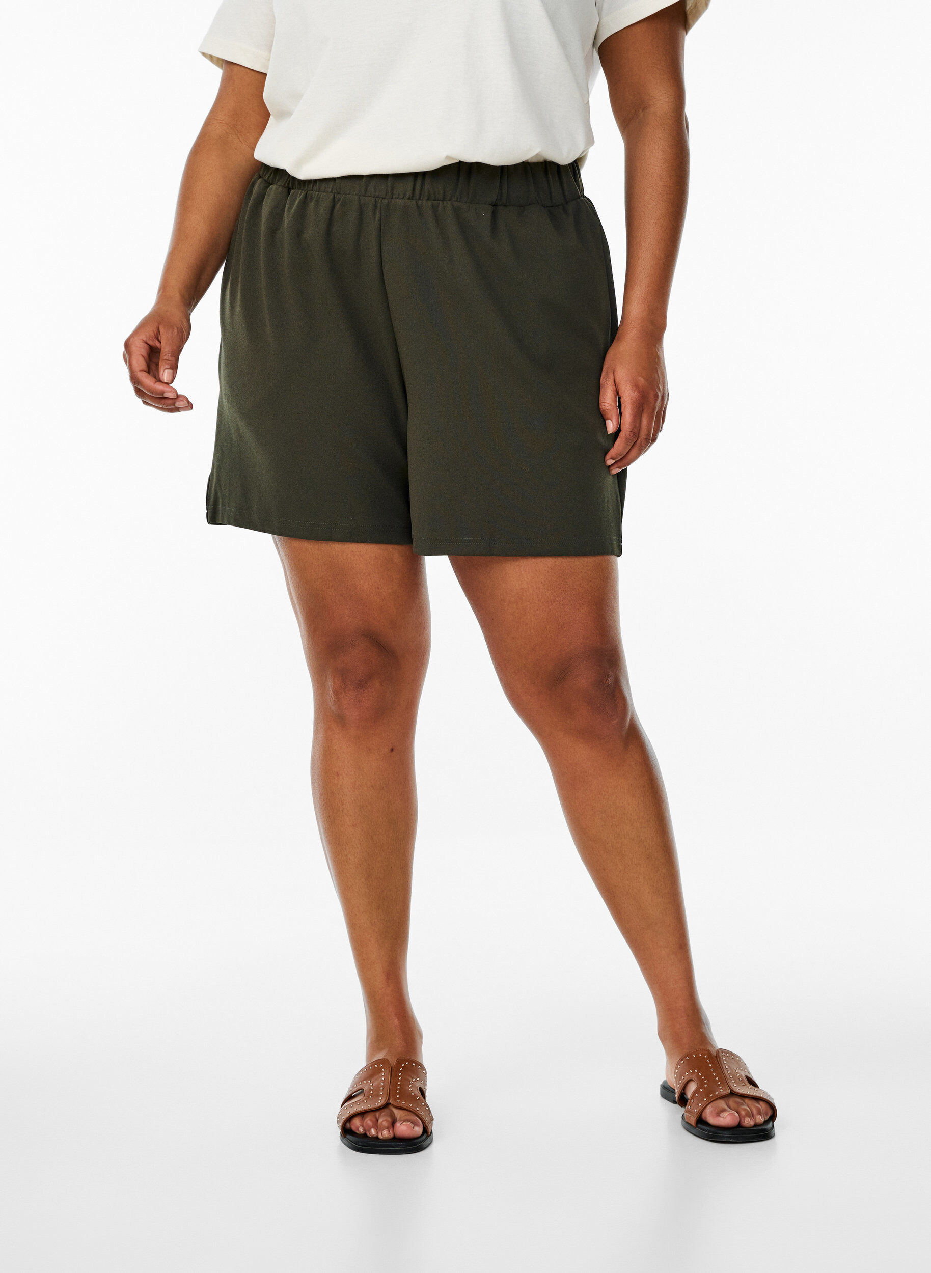 ZizziKorte broek met losse pasvorm en zakken, Groen, Model image number 2