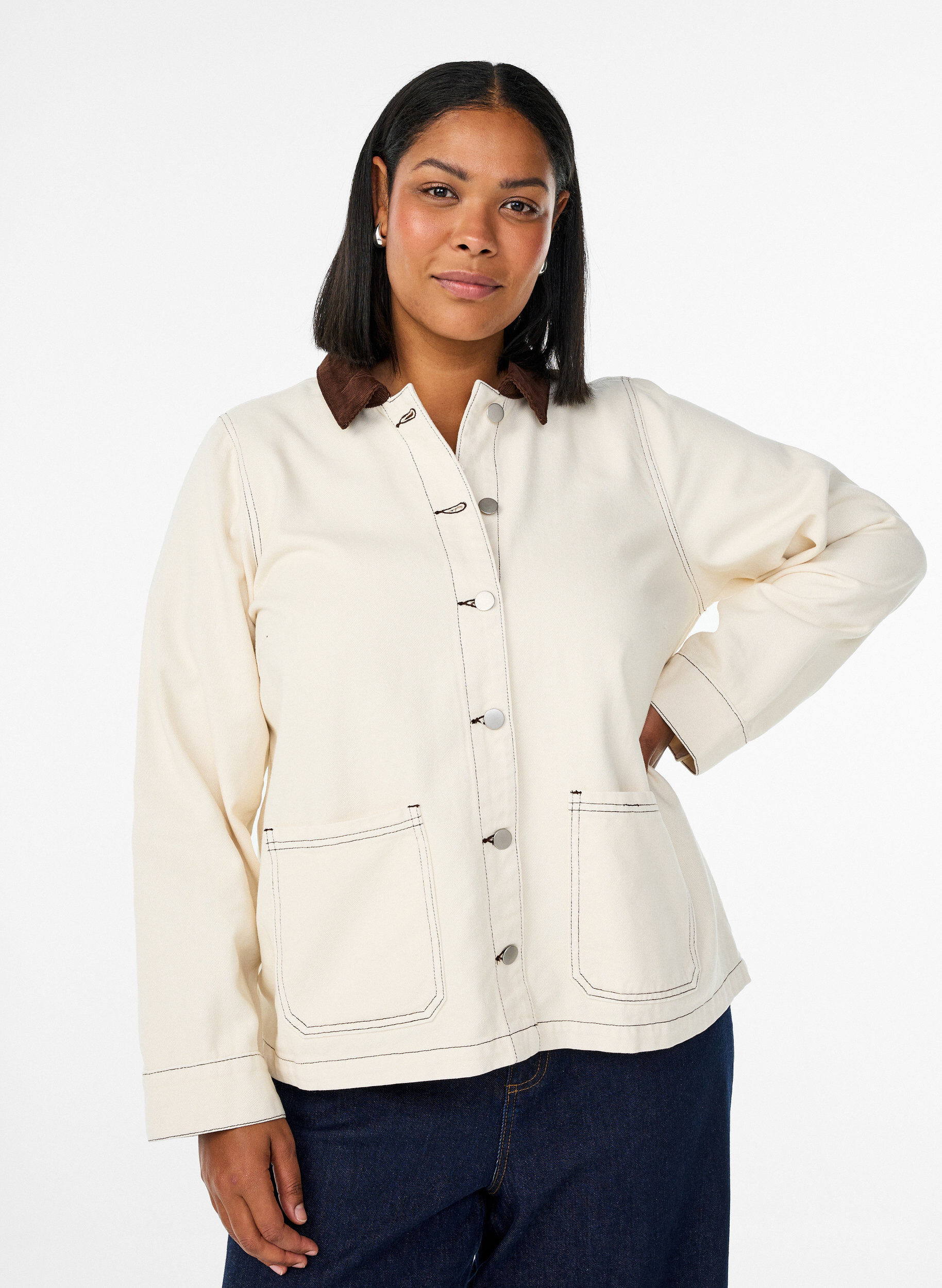 Gekleurde denimjas met contrasterende kraag, Vanille, Model