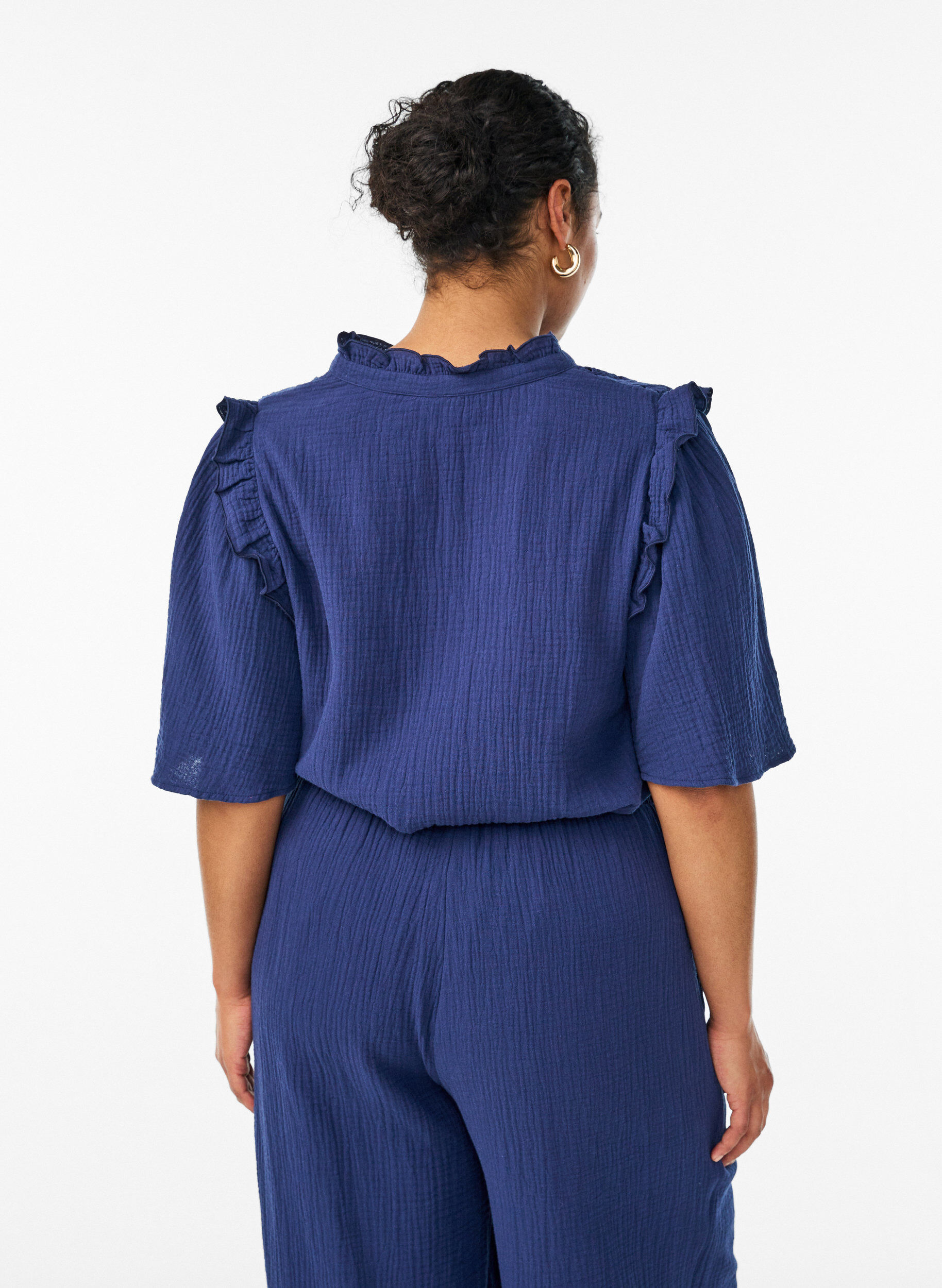 ZizziBlouse in katoen mousseline met broderie anglaise en 1/2 mouwen, Blauw, Model image number 2