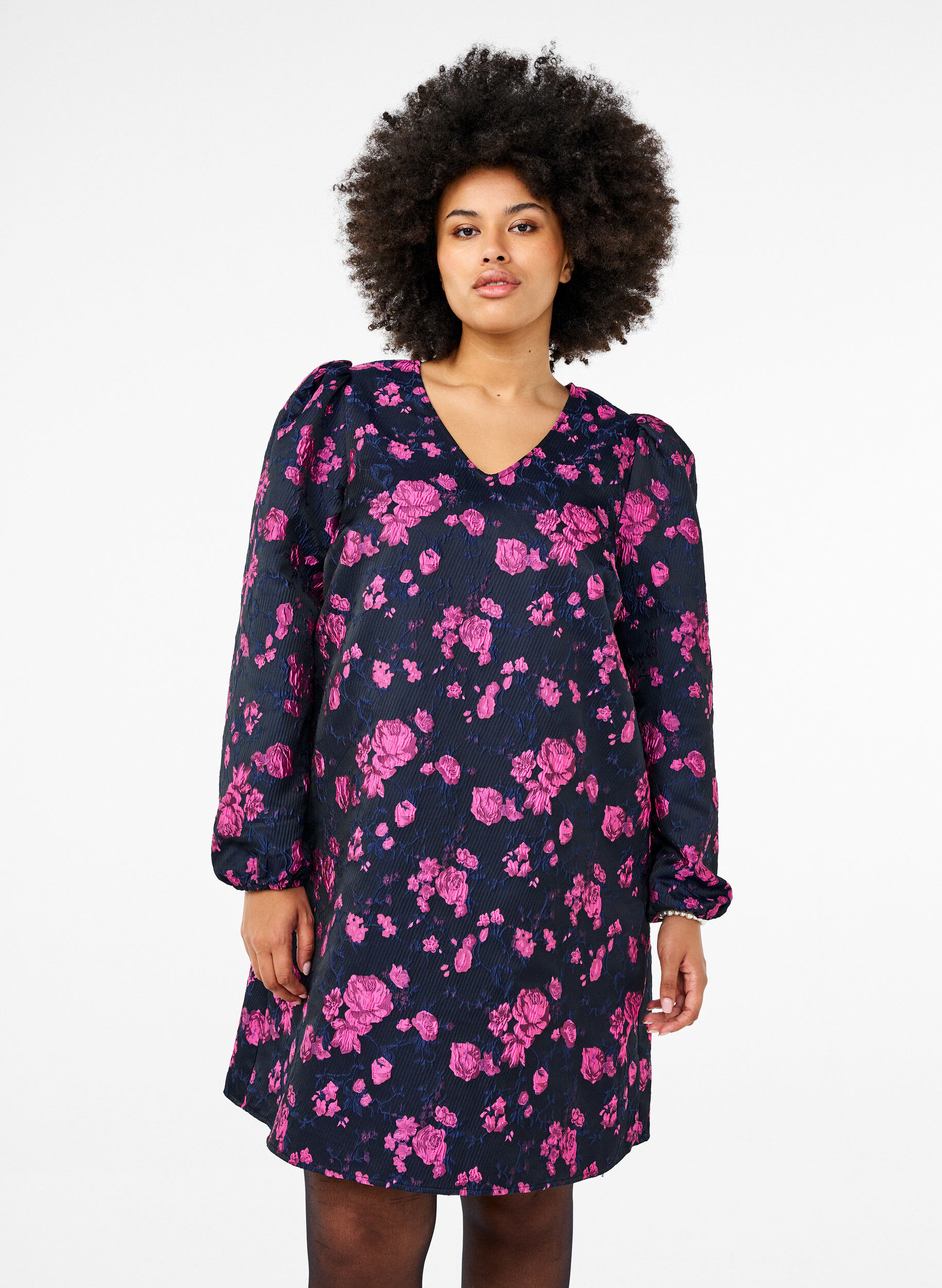 Korte jacquardjurk met lange mouwen, Black w. Red Rose, Model