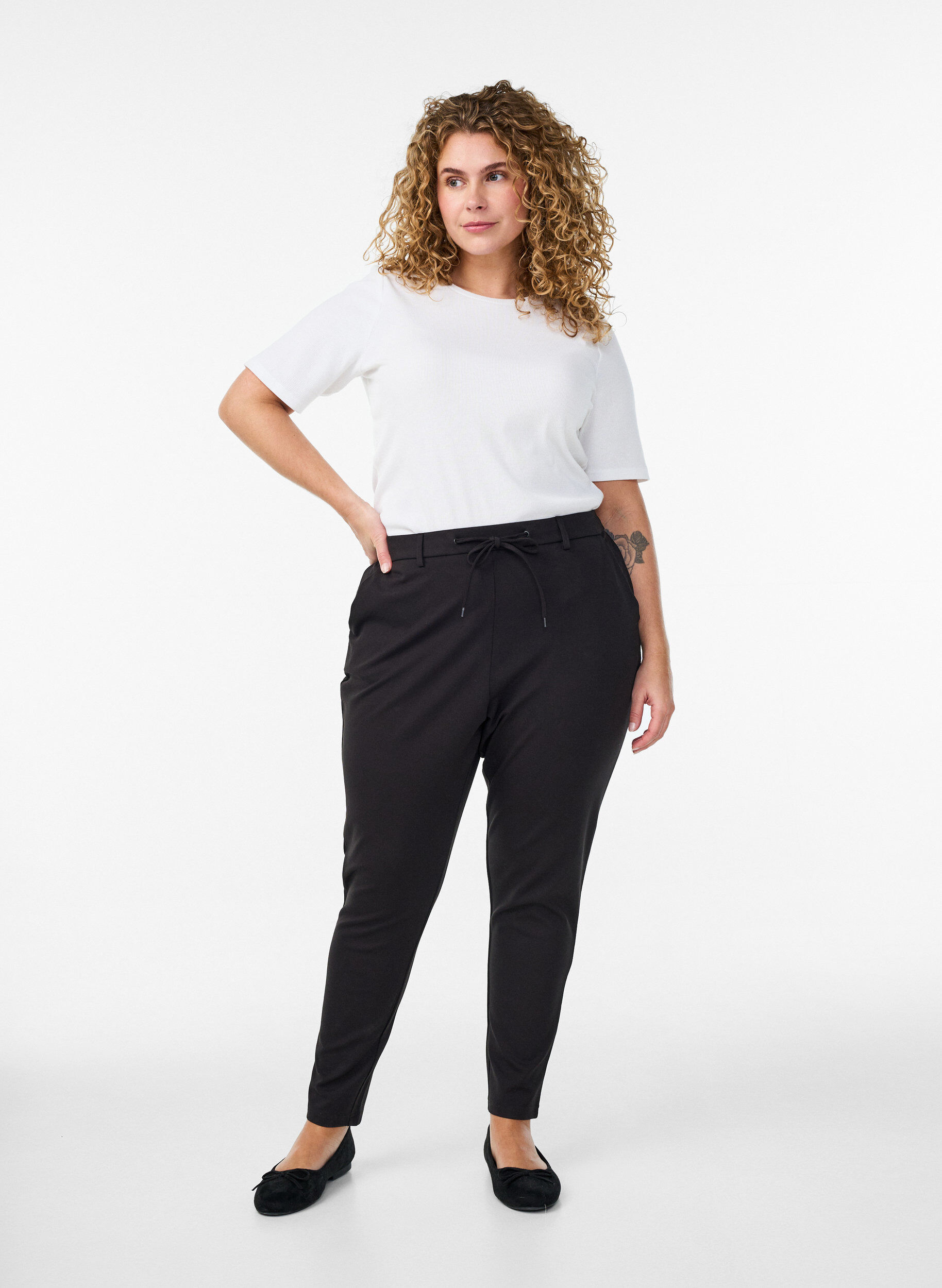 ZizziCropped Maddison broek, Zwart, Model image number 0
