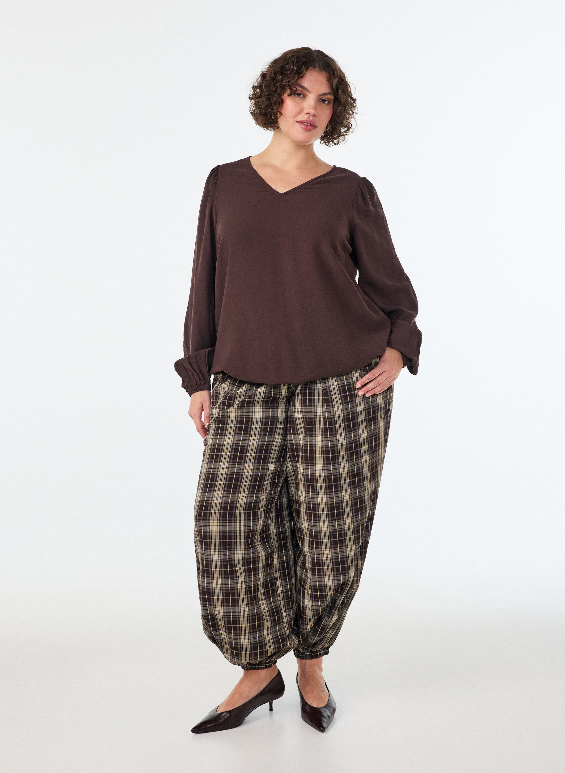 ZizziViscose blouse met V-hals en ballonvormig silhouet, Bruin, Model image number 1