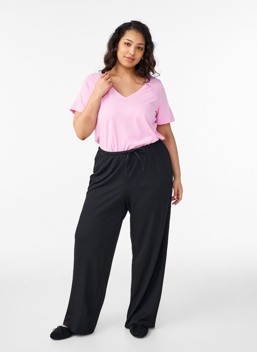 T-shirt met V-hals, Roze, Model image number 1