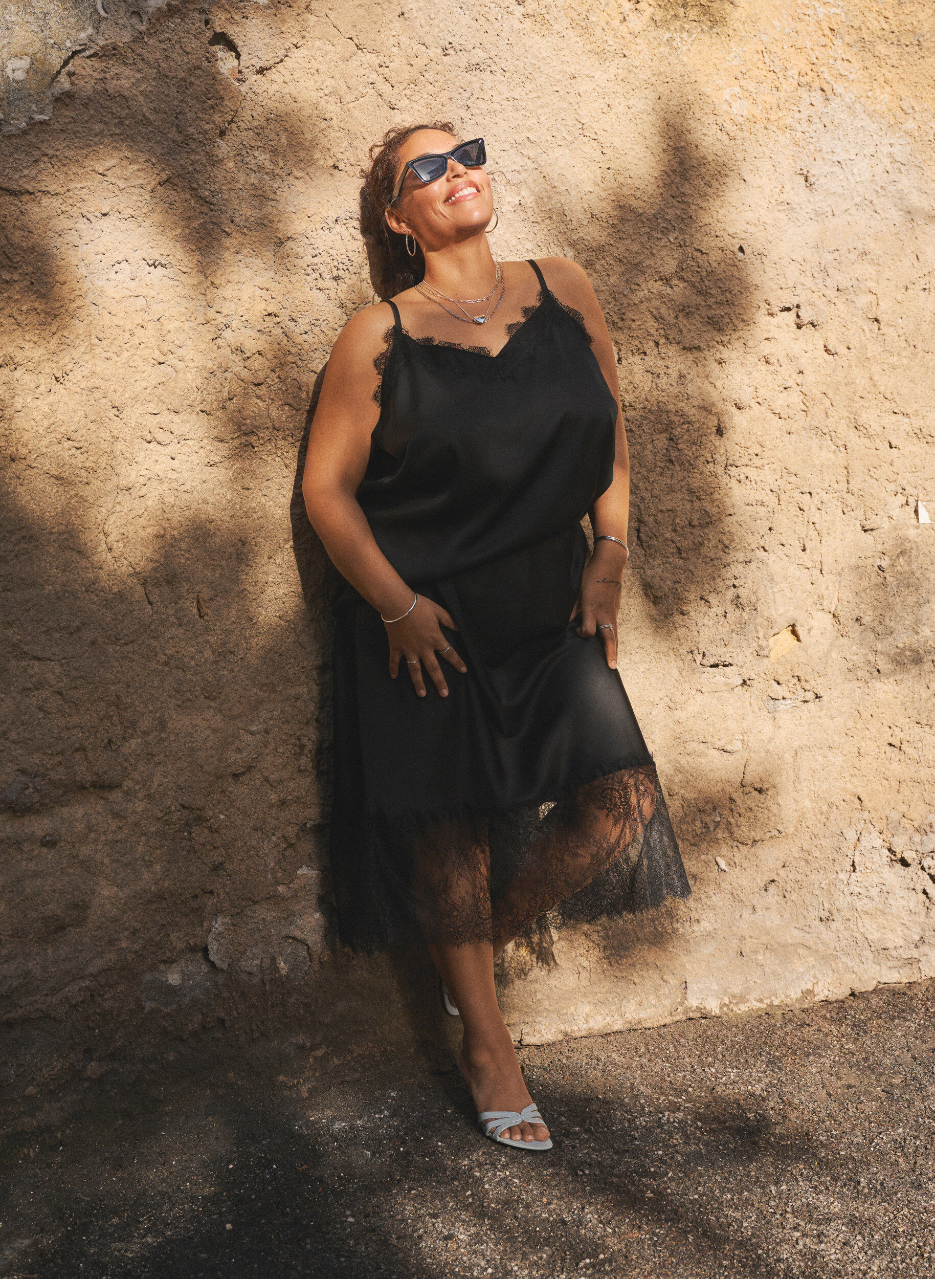 ZizziSatijnlook rok met kanten rand, Zwart, Image image number 0