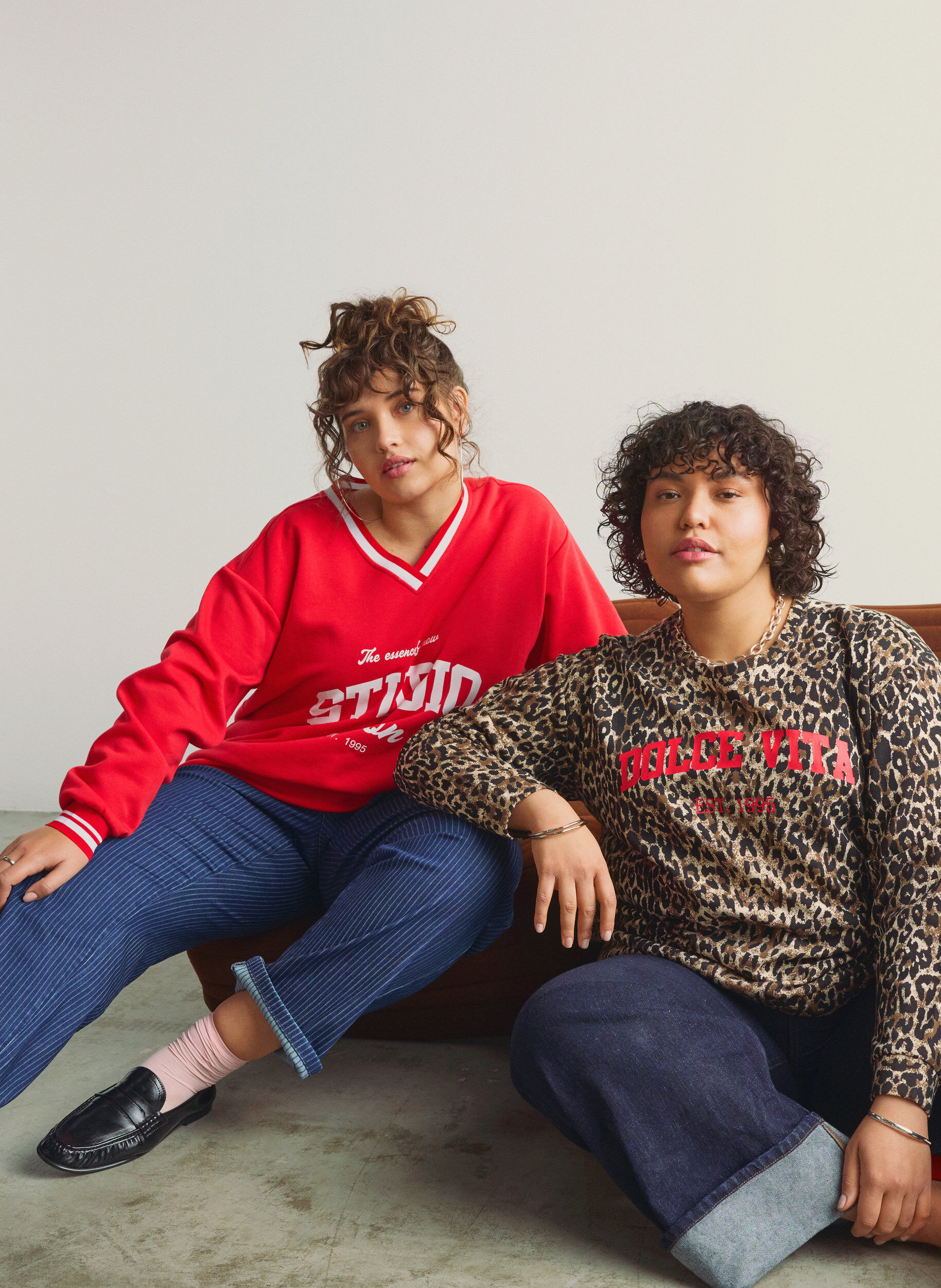 ZizziSweatshirt met V-hals en tekstprint, Rood, Image image number 0