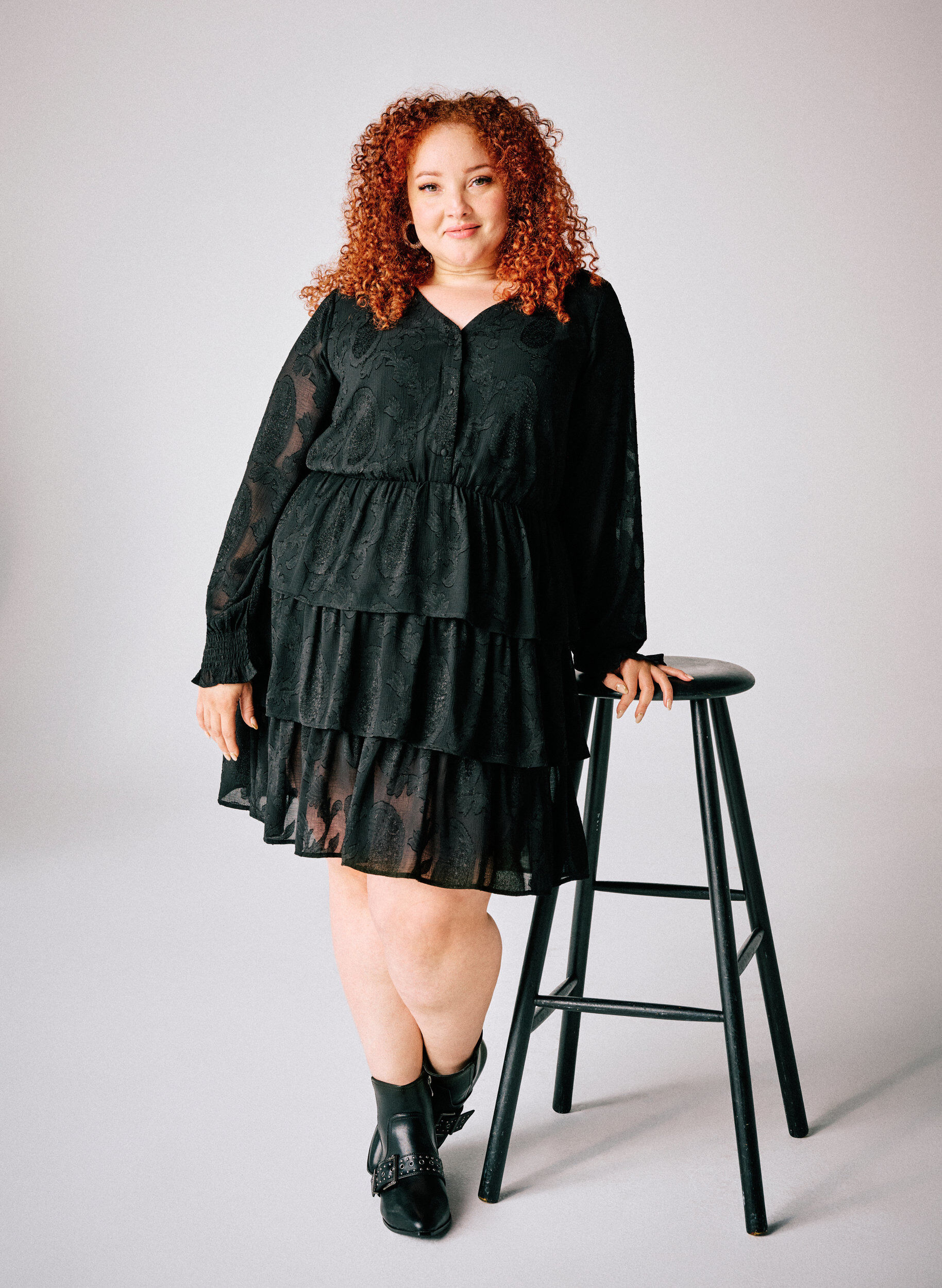 ZizziKorte jurk met ruches en een textuurpatroon, Zwart, Image image number 0