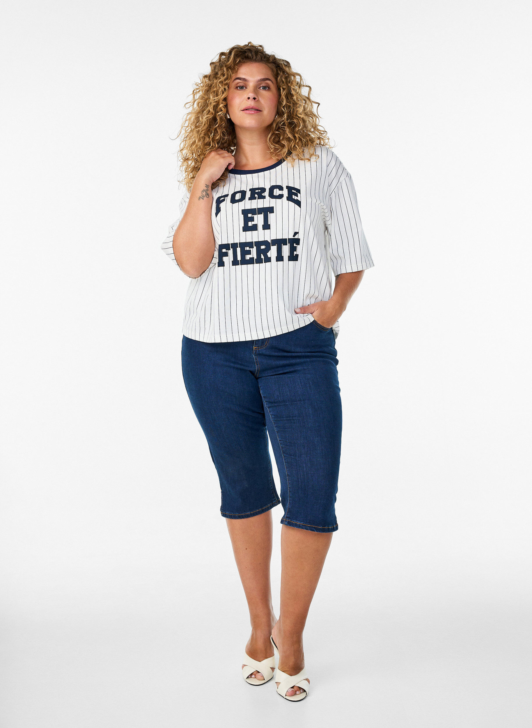 ZizziBoxy T-shirt met strepen en statement print, Wit, Model image number 1