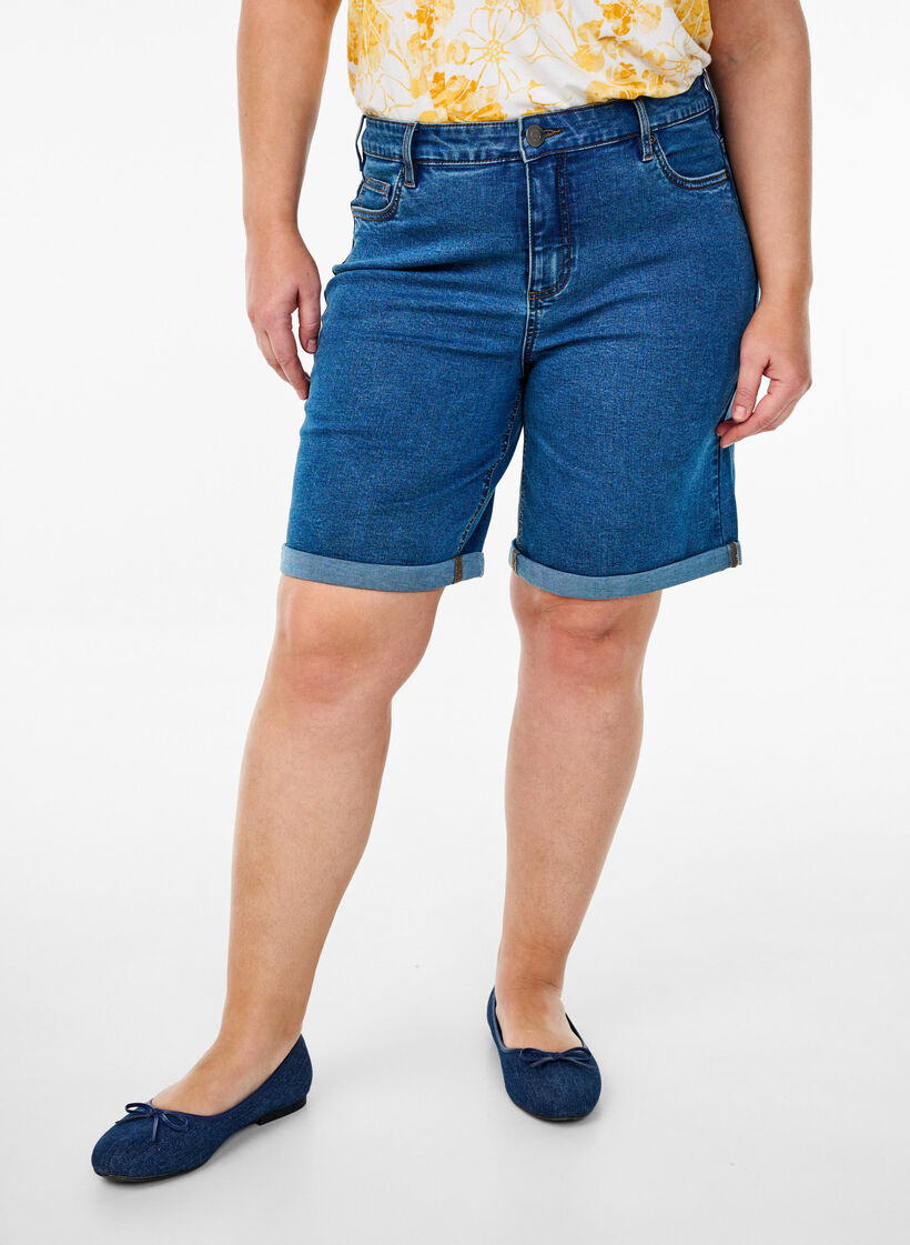 Strakzittende denim shorts met een hoge taille, Blauw, Model image number 3
