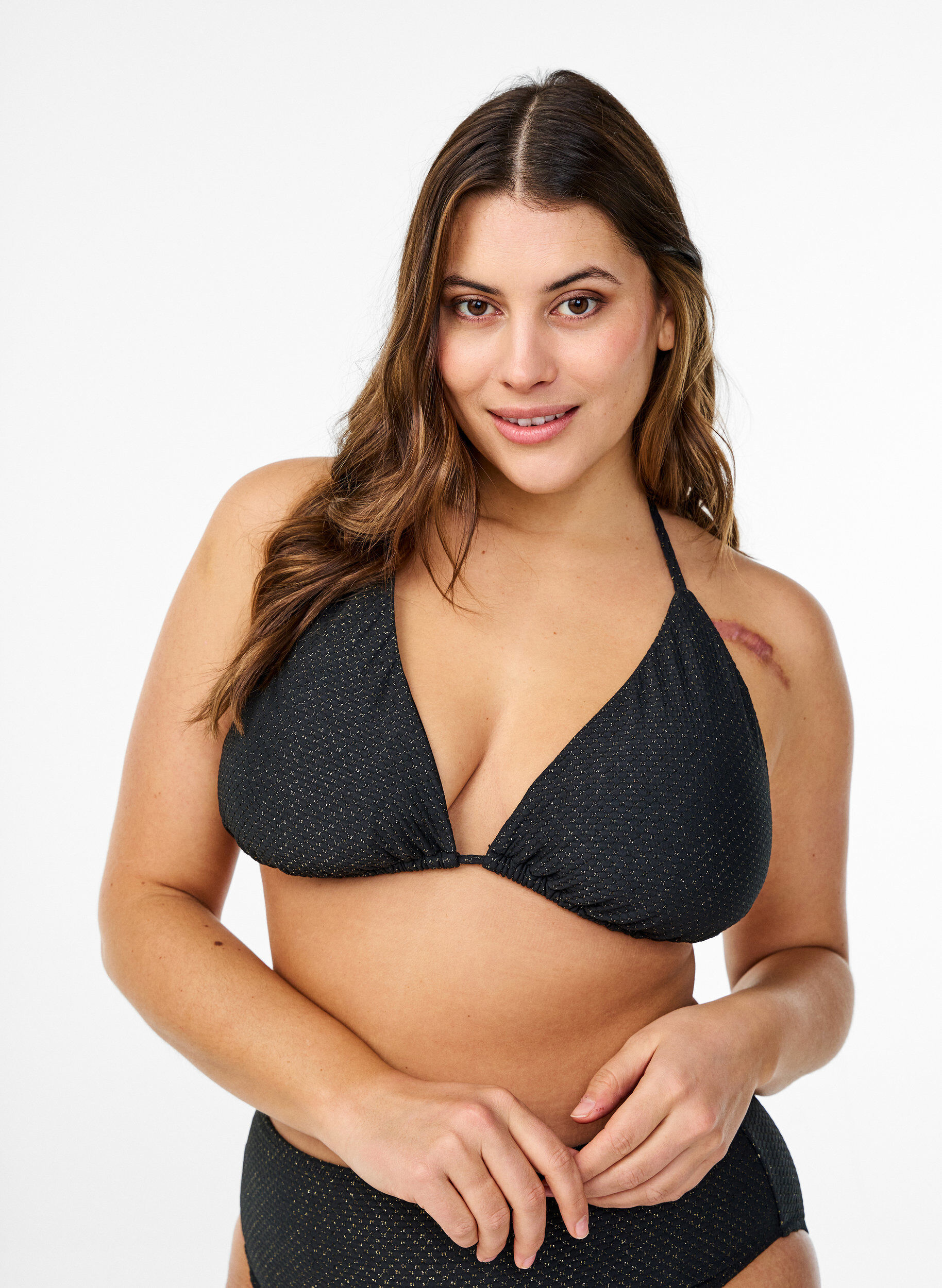 Driehoekige bikinitop met glitter, Zwart, Model