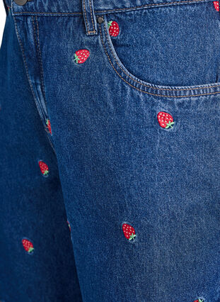 ZizziKorte spijkerbroek met geborduurde aardbeien, B. D. Strawberries, Packshot image number 2