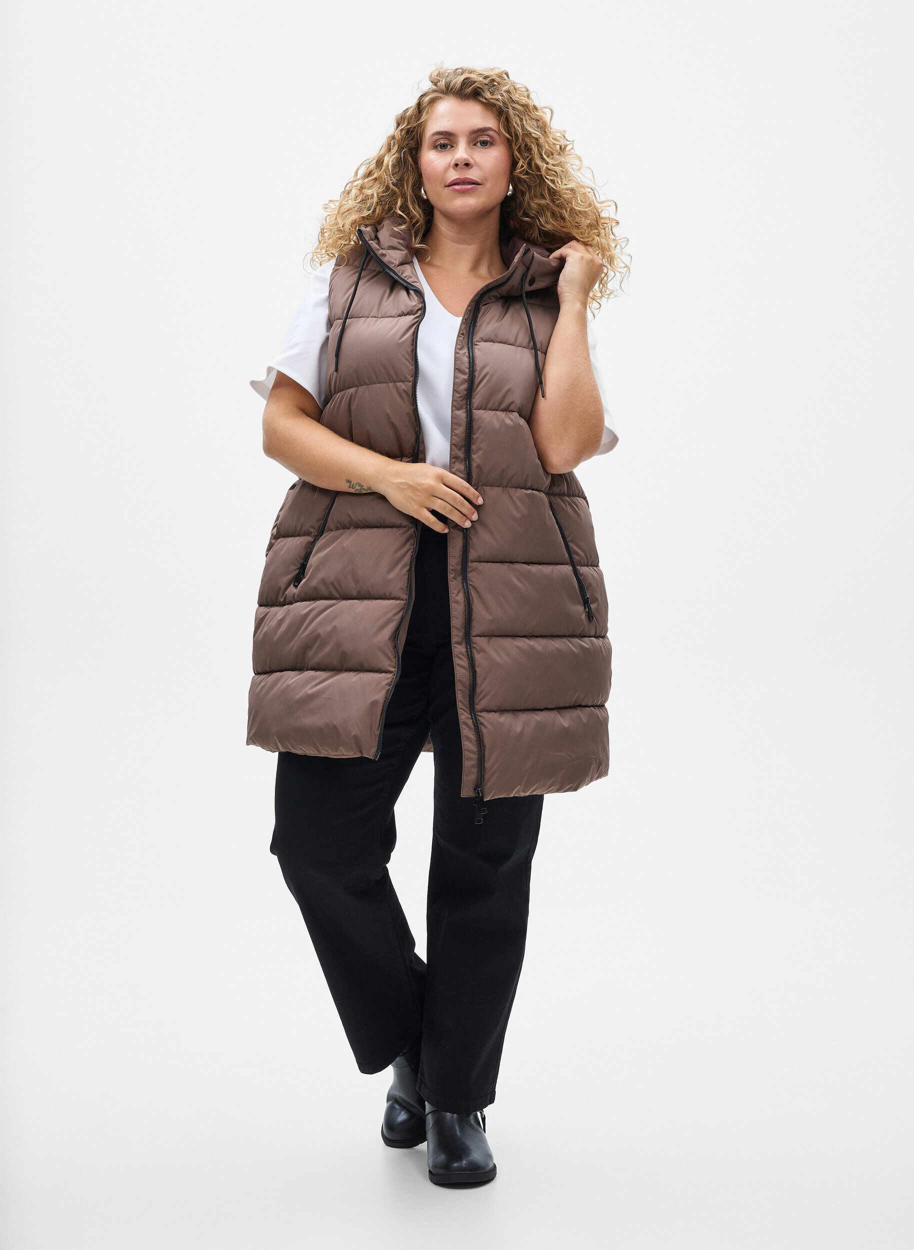 ZizziLange vest met capuchon en zakken, Bruin, Model image number 1