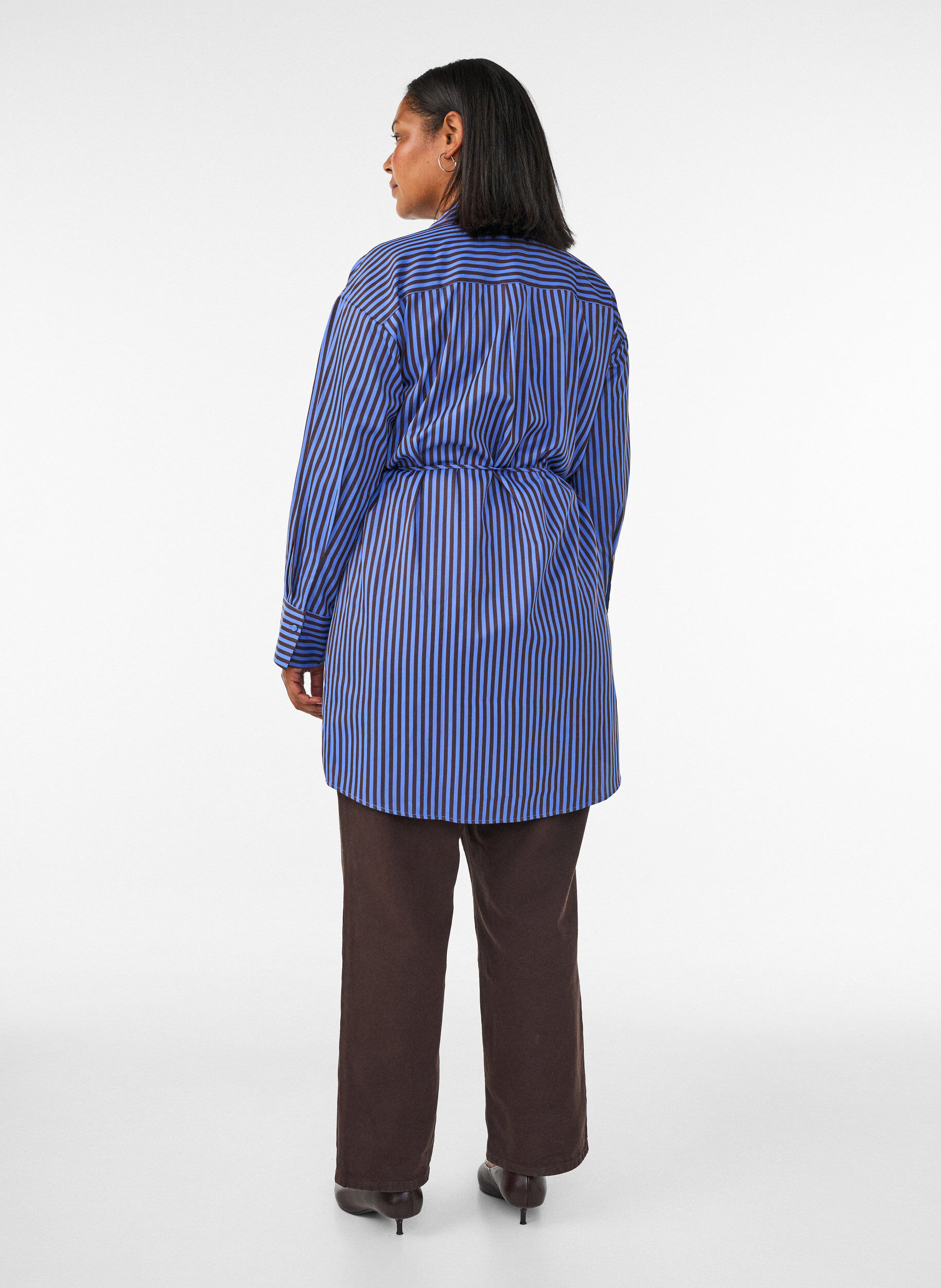 ZizziGestreept shirt met wikkel-effect en een strikceintuur, Blauw, Model image number 2