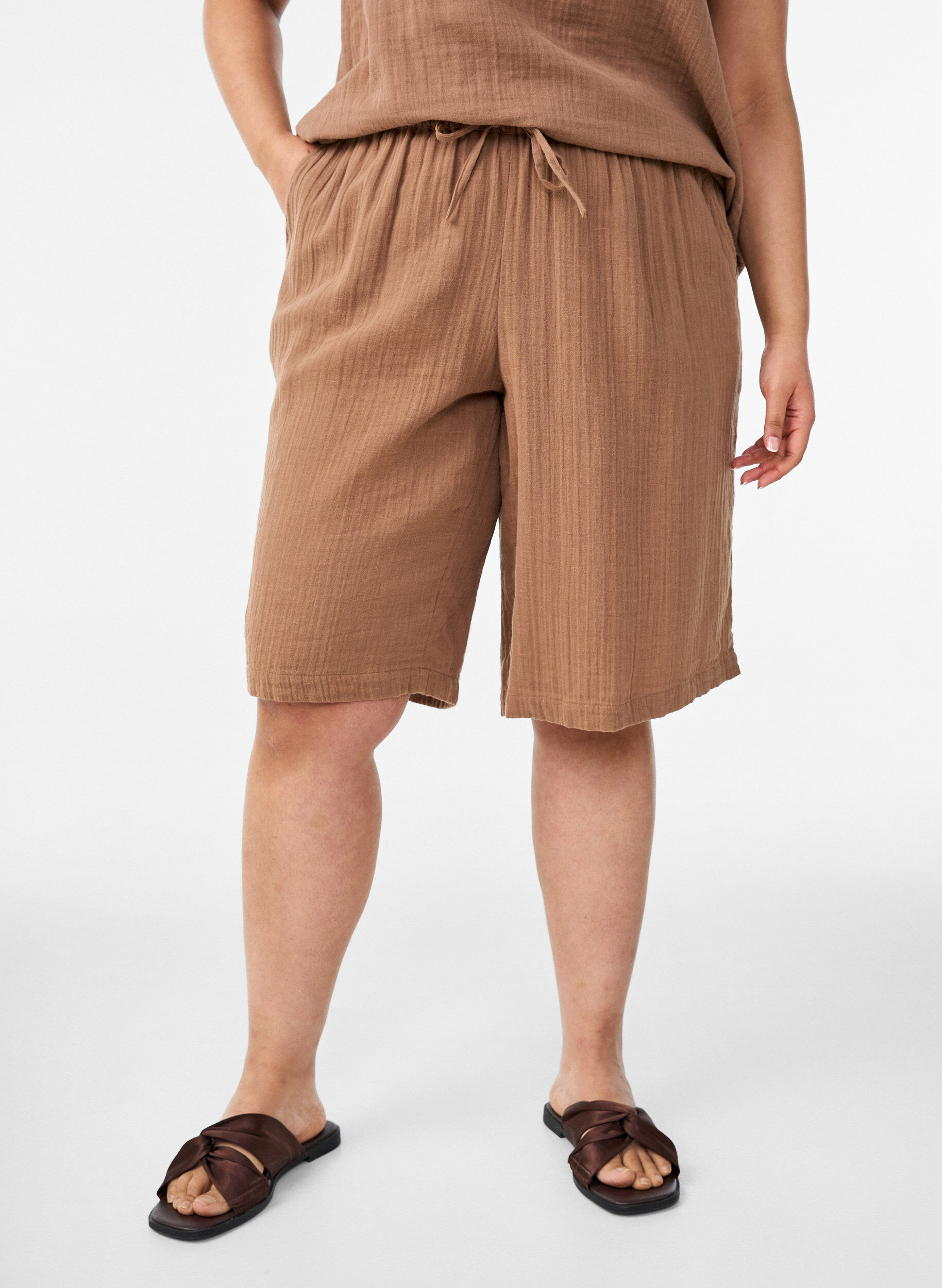 ZizziLos katoenen mousseline shorts met een hoge taille, Bruin, Model image number 0