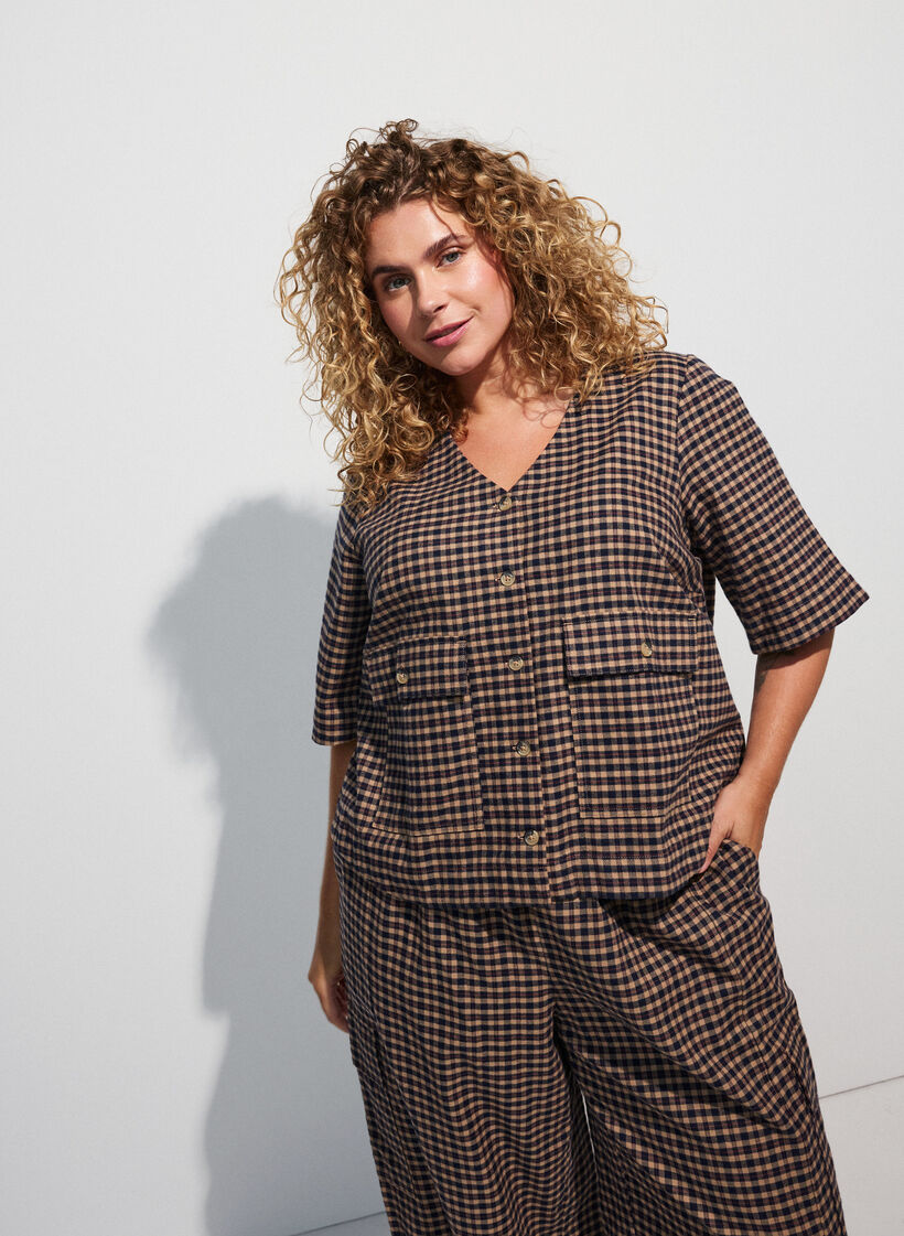 Geruite blouse met borstzakken, Bruin, Model