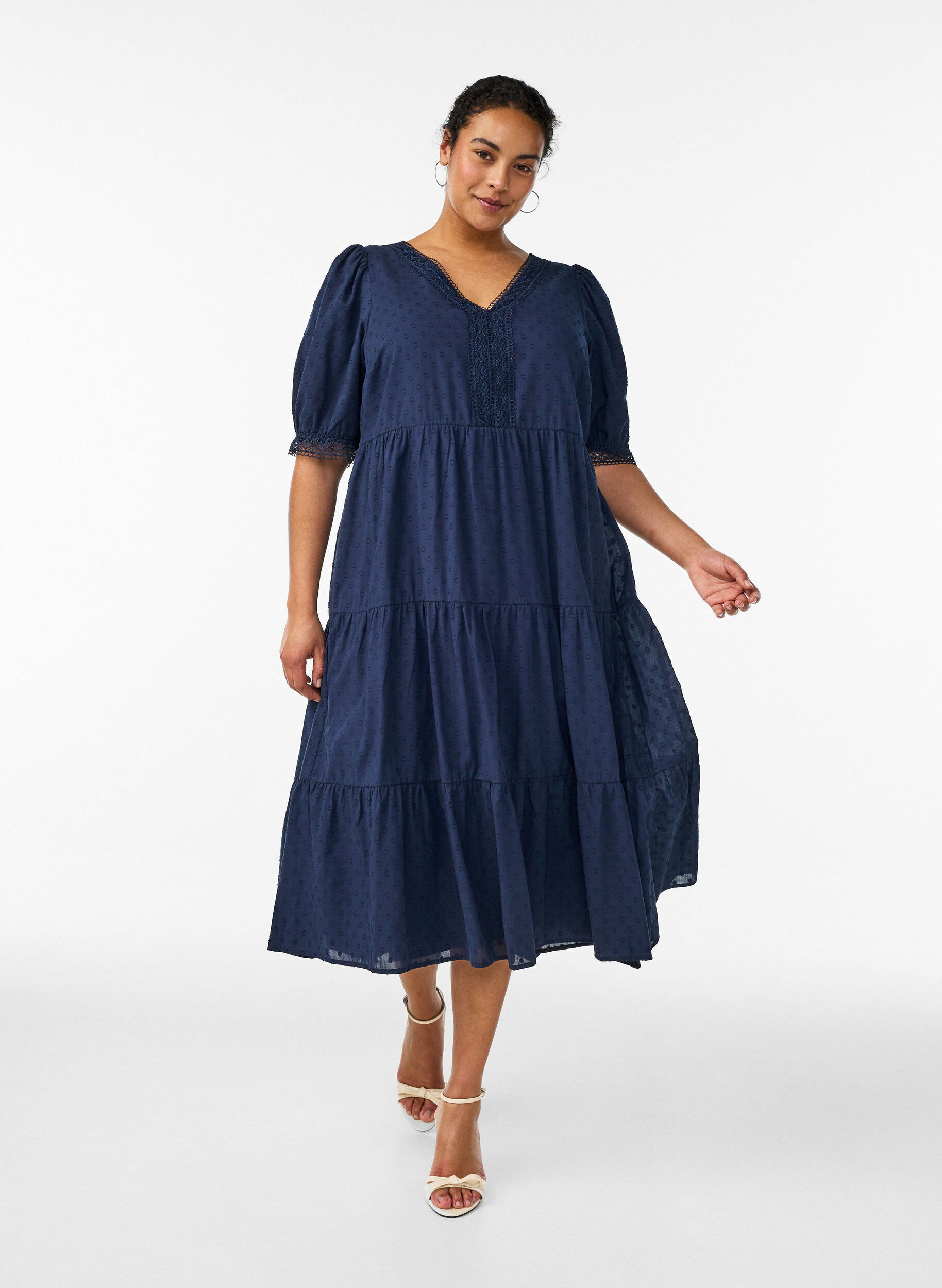 Robe midi en coton textur&eacute; avec des d&eacute;tails en crochet, Bleu, Model