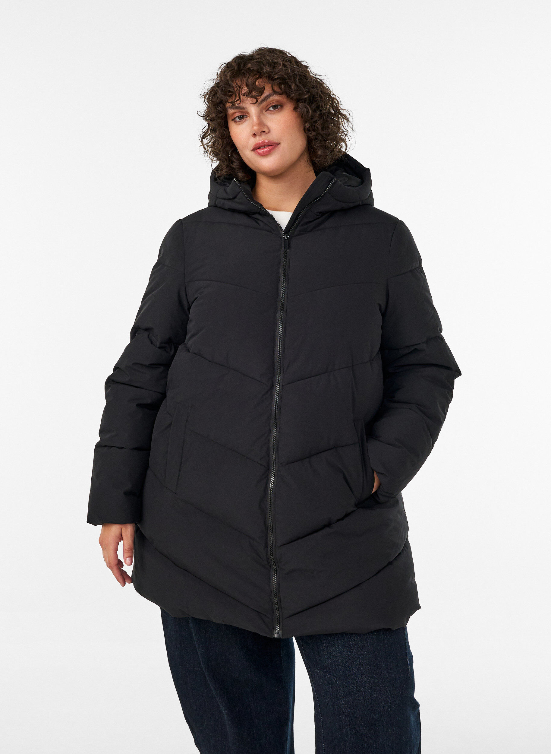 ZizziHalflange pufferjas met capuchon, Zwart, Model image number 3