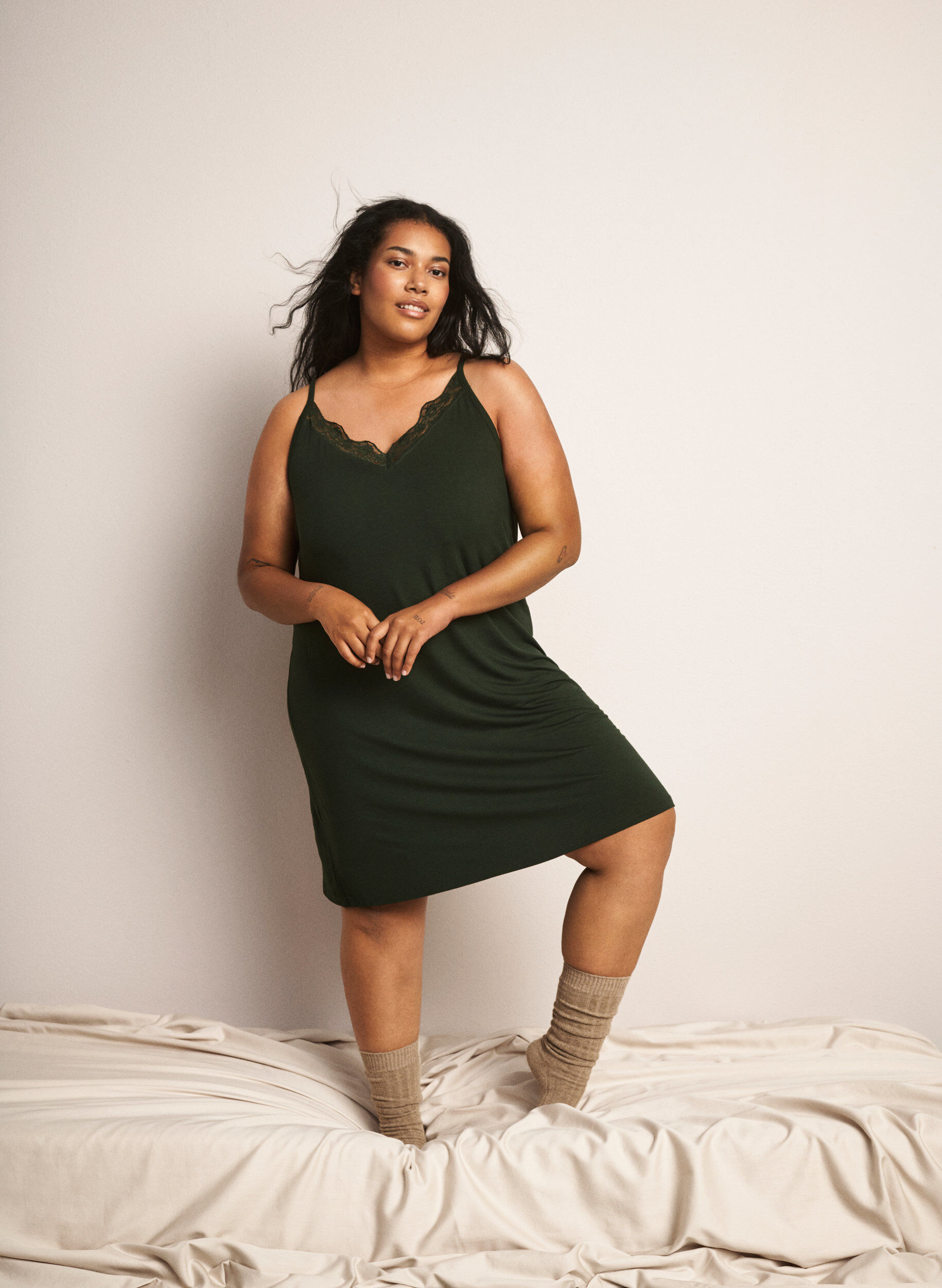 ZizziPyjama jurk met kanten rand in viscose, Groen, Image image number 0