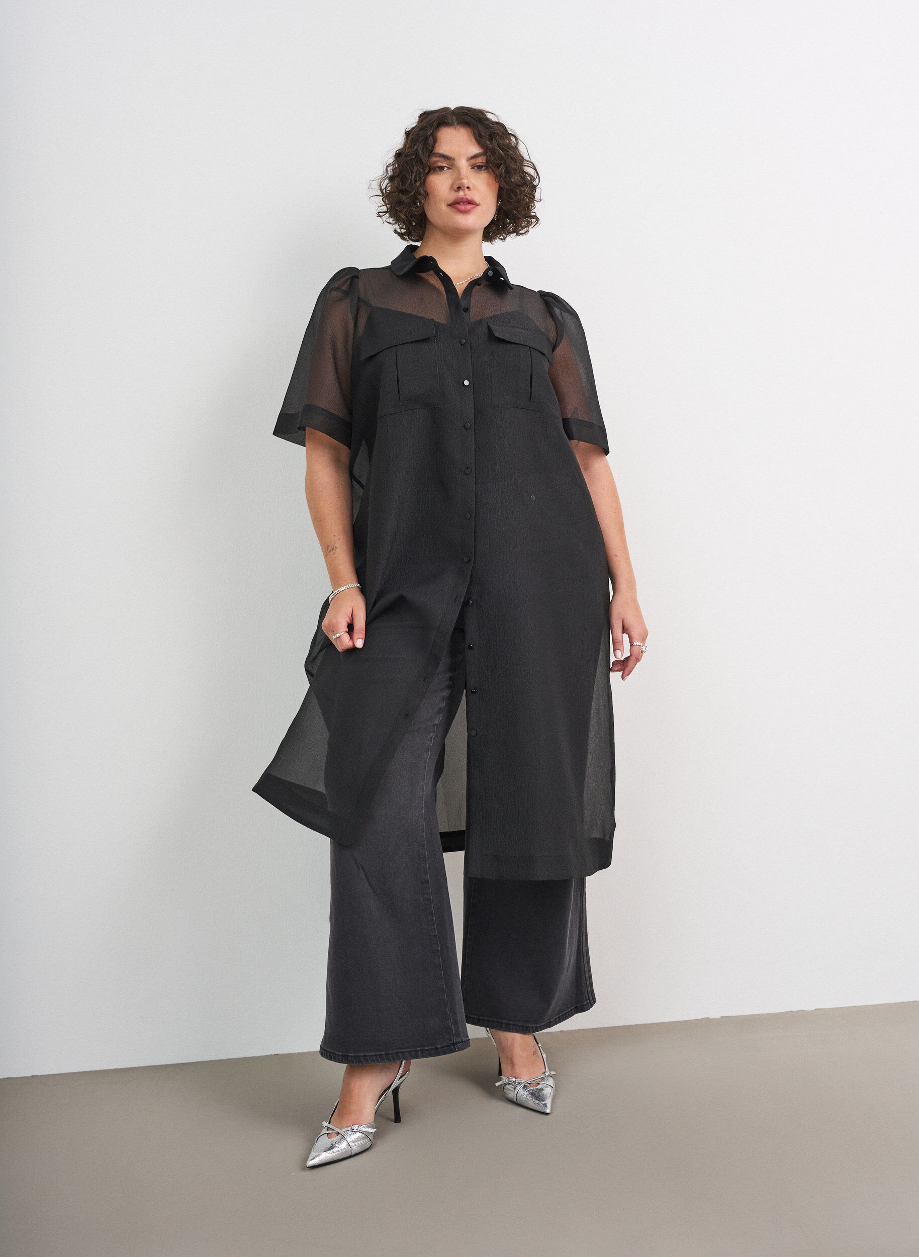 ZizziOrganza jurk met puffmouwen en borstzakken, Zwart, Model image number 1
