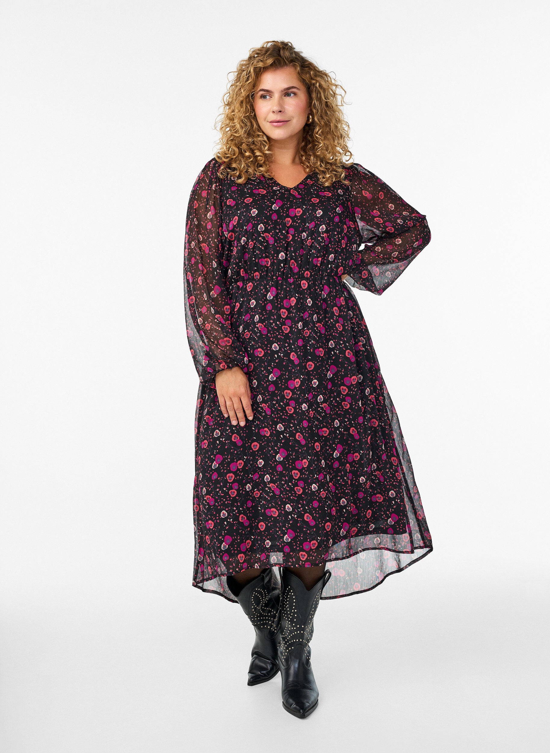 Chiffon jurk met bloemenprint en lange mouwen, Zwart, Model