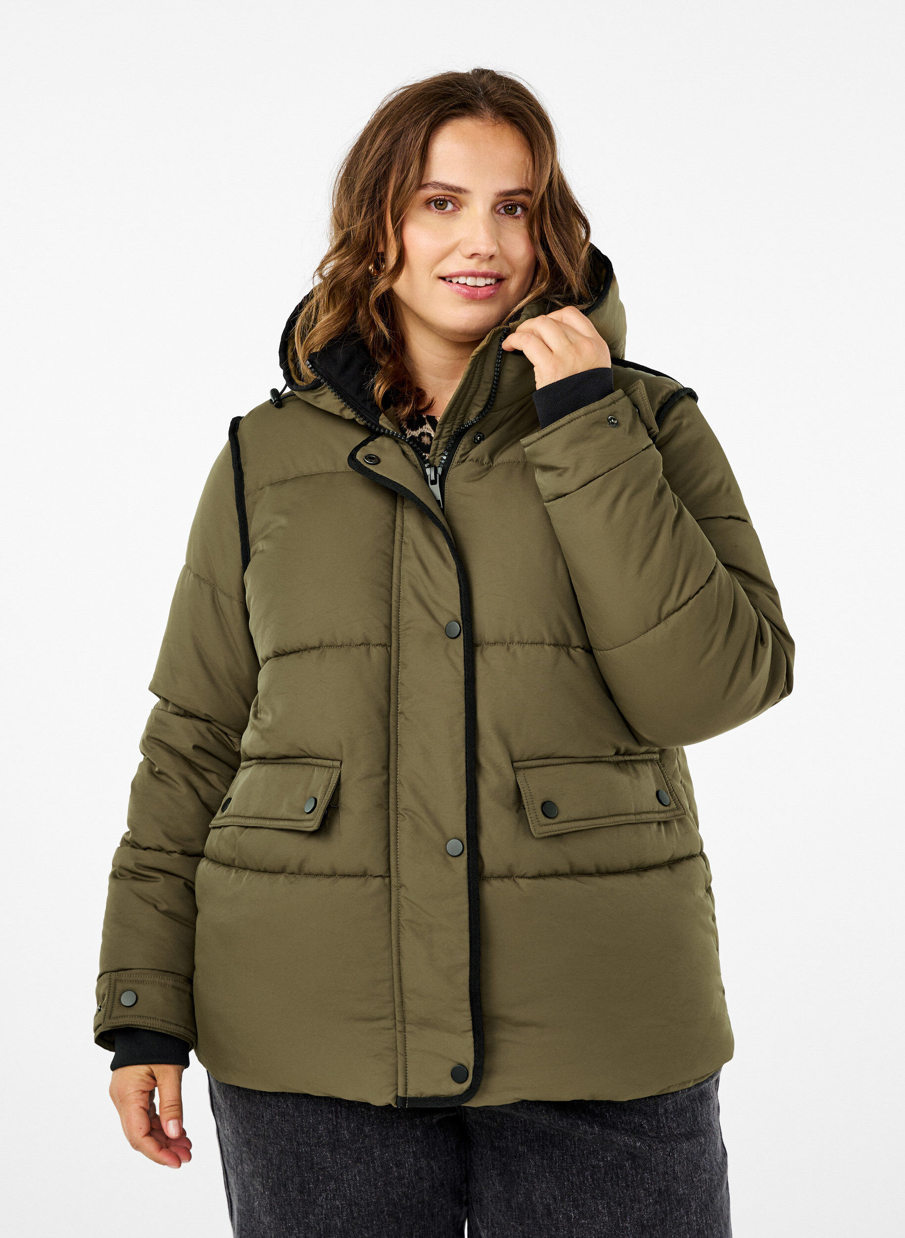 Korte puffer jas met contrastdetails, Groen, Model