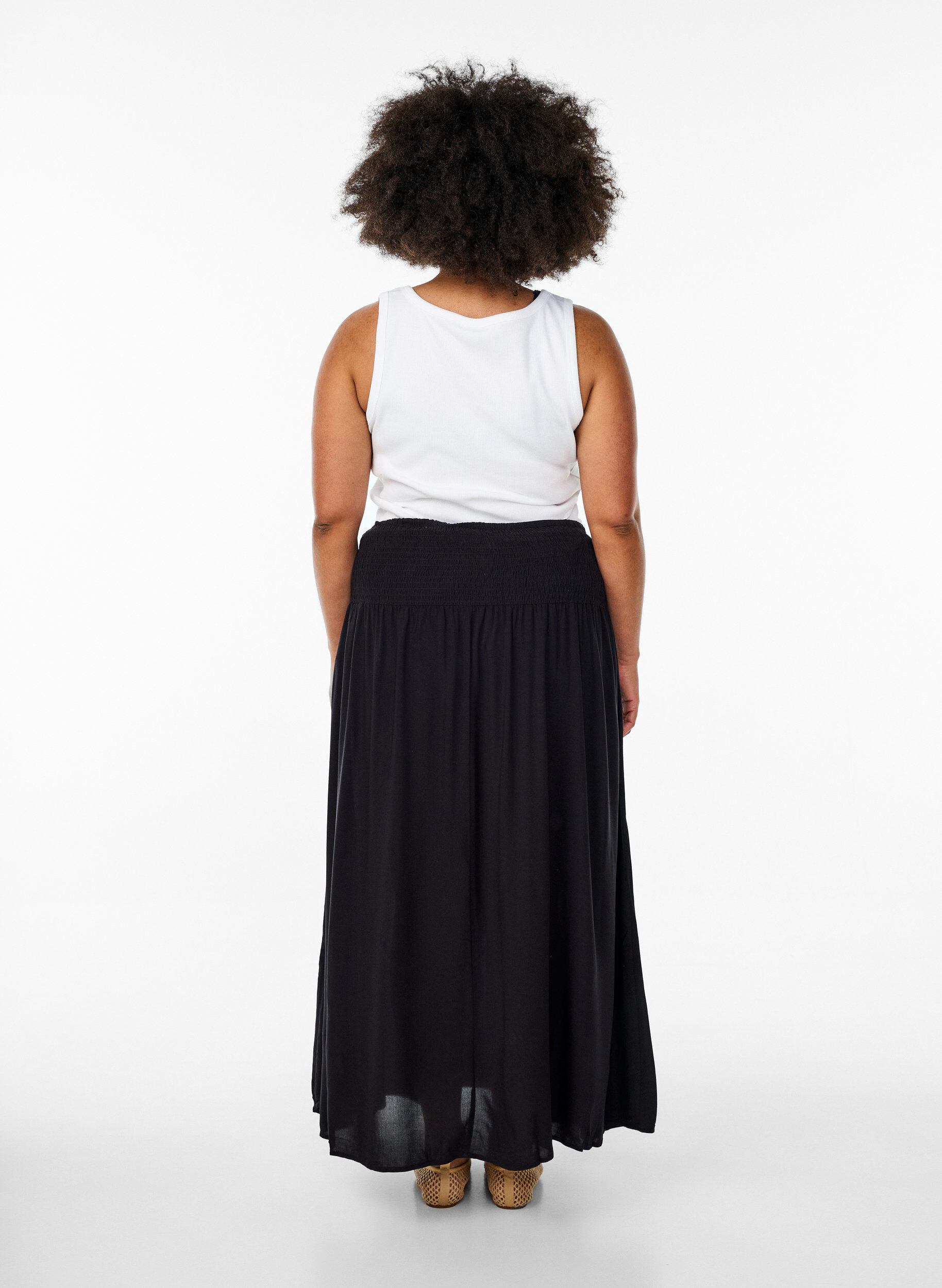 ZizziFLASH - Maxi rok in viscose met smokwerk, Zwart, Model image number 2