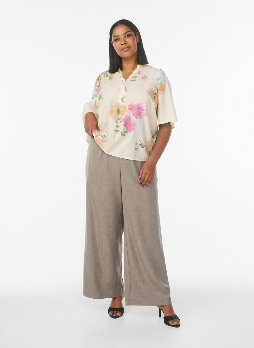 Bloemenblouse met rucheskraag en mouwen 1/2, Beige, Model image number 1