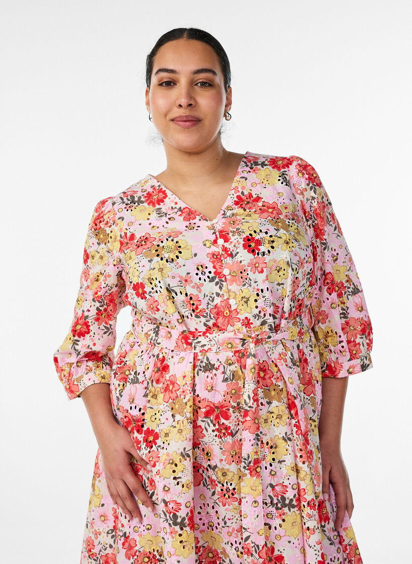 Bloemen midi-jurk met broderie anglaise en een strikriem, Roze, Model