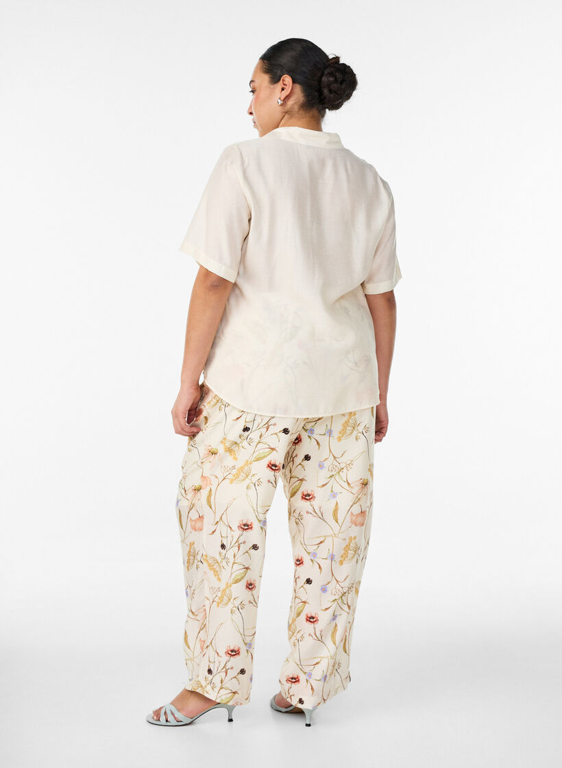 High-waist viscose broek met bloemenprint, Beige, Model