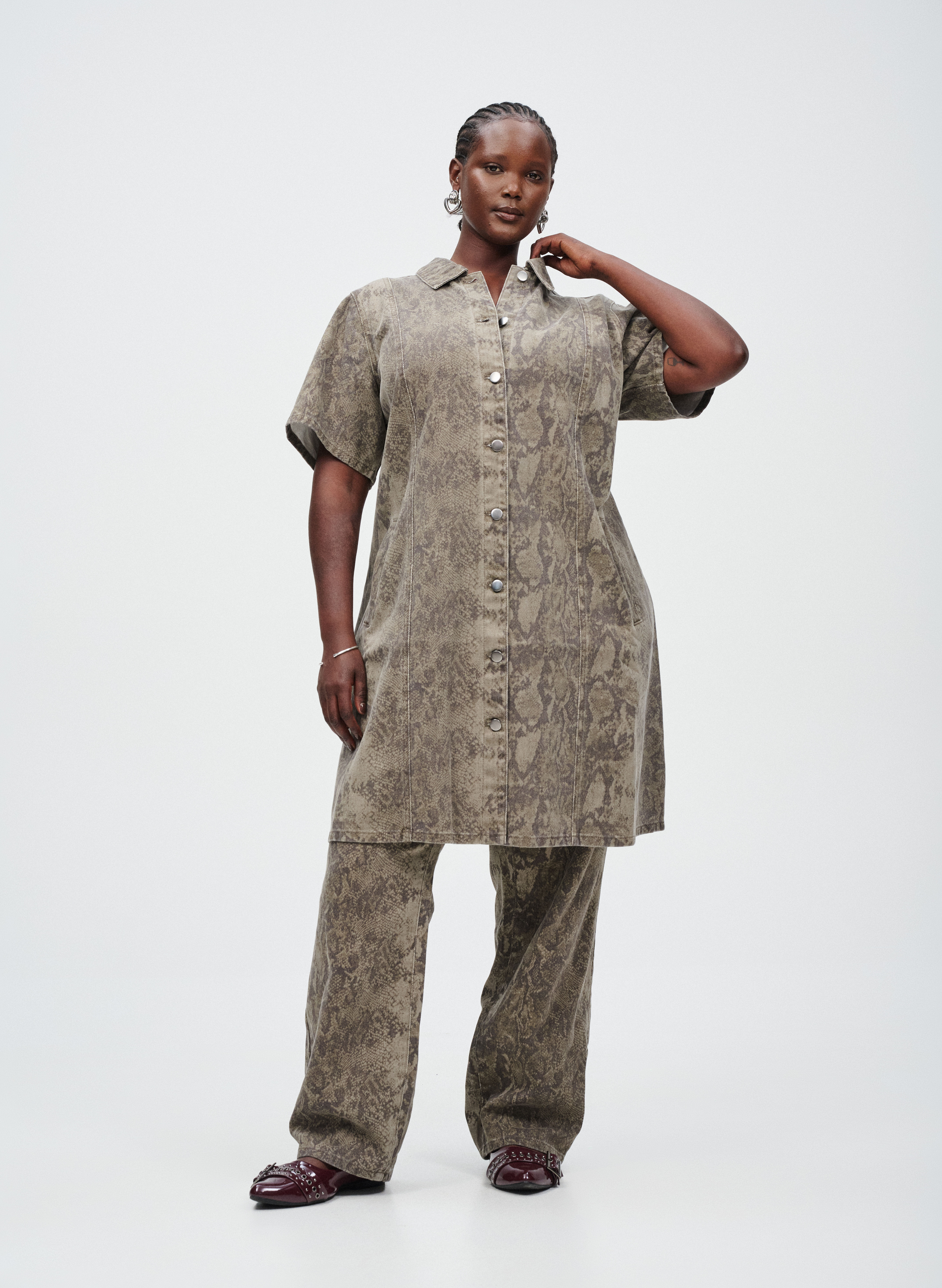 Denim set met slangenprint, , Model