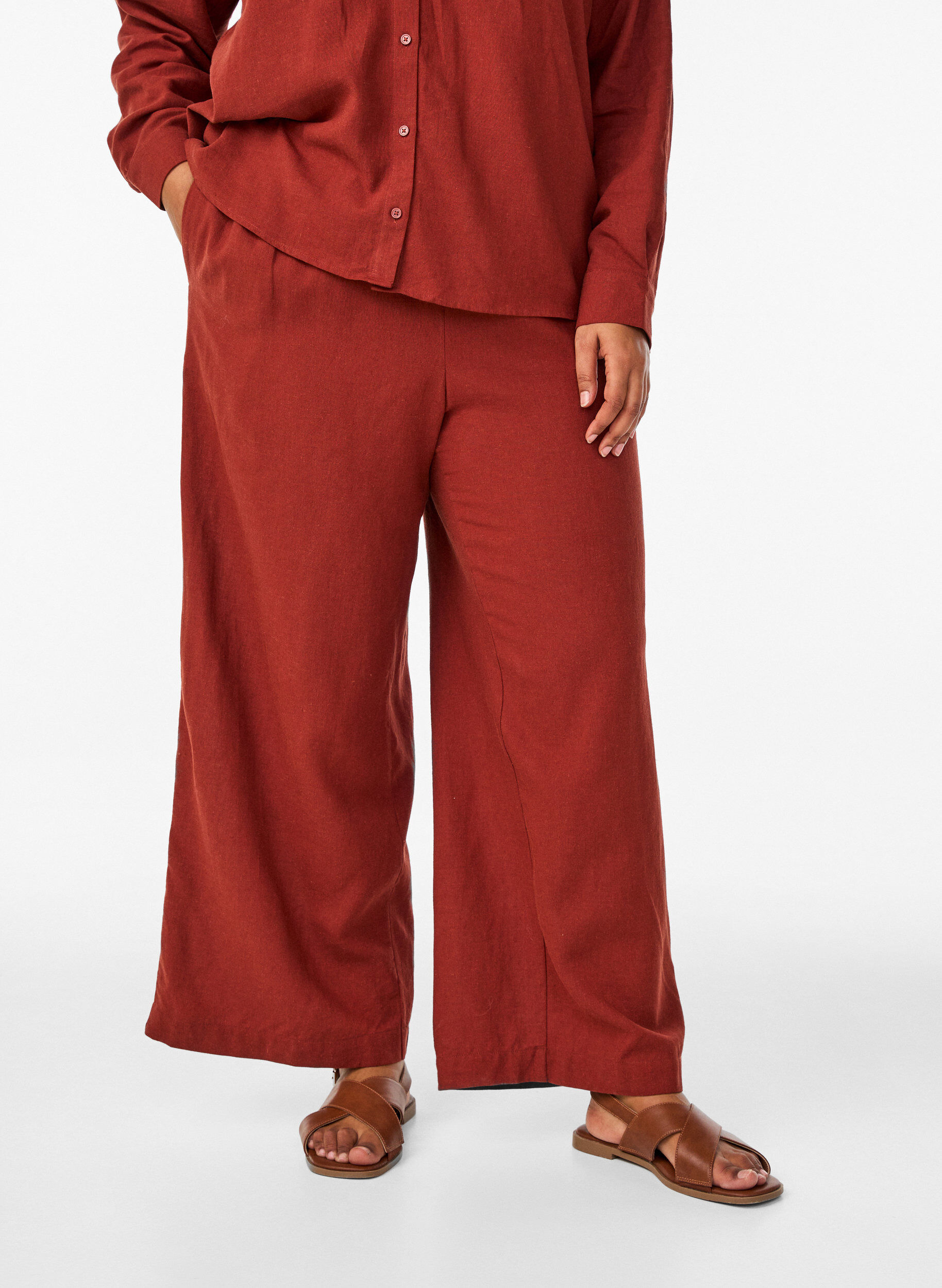 Zizzi Pantalon large en lin et viscose, Bordeaux, Model image number 2