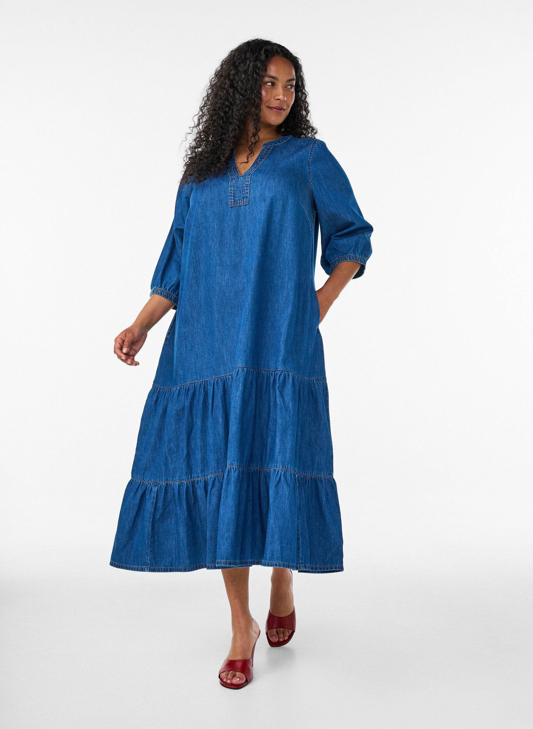 Robe longue en jean avec volants &eacute;tag&eacute;s, Bleu, Model