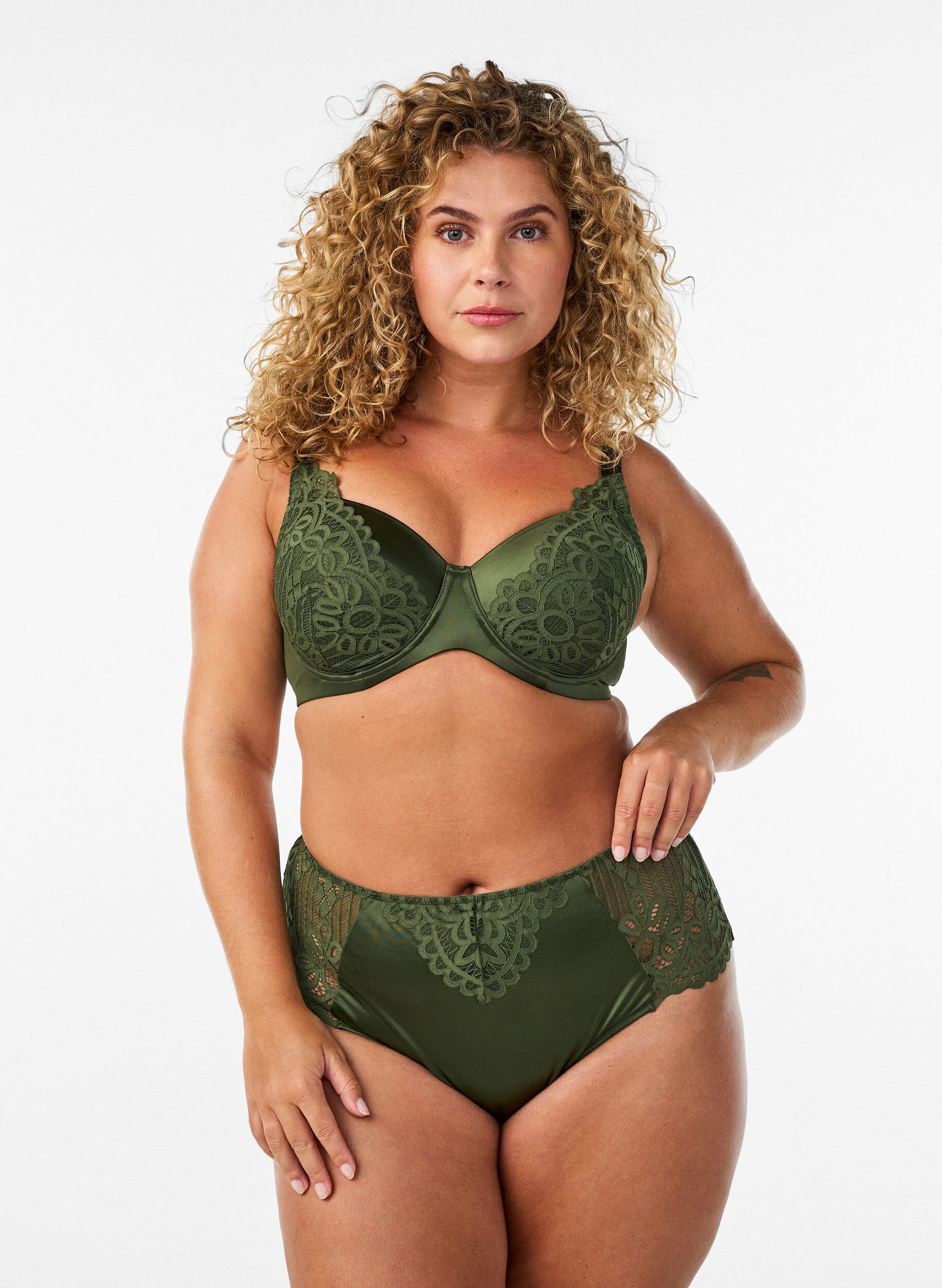 String hipster en dentelle et microfibre, Vert Kaki, Model