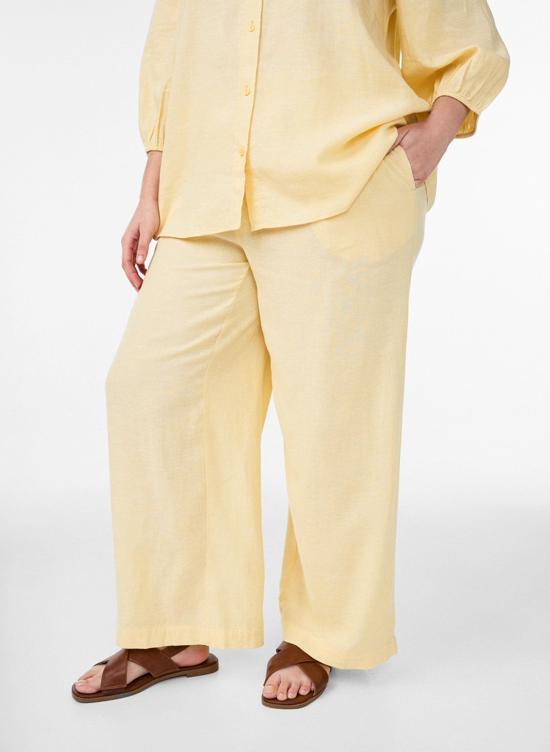 ZizziWijde linnen en viscose broek, Geel, Model image number 2