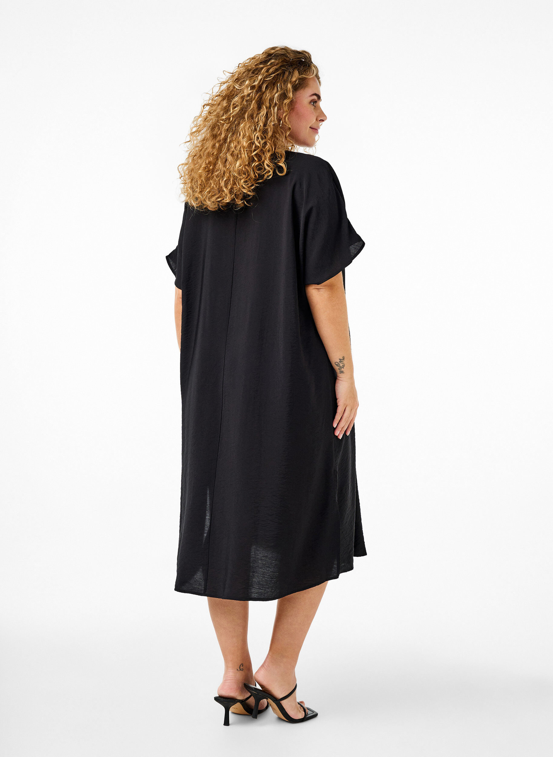 ZizziJurk met V-hals van viscose, Zwart, Model image number 1
