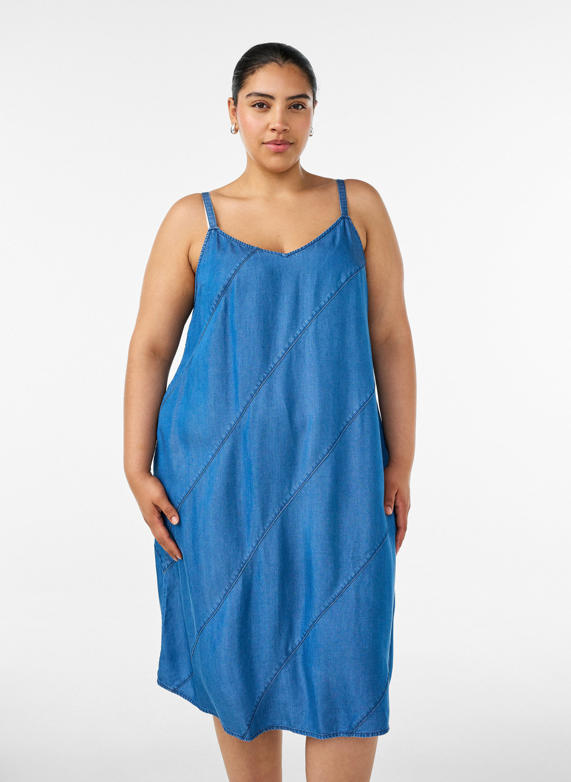 Denimlook jurk in TENCEL&trade; Lyocell met bandjes, Blauw, Model