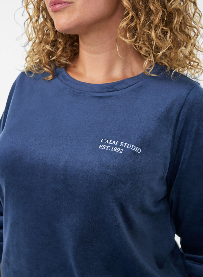 Velours blouse met geborduurde tekst, Blauw, Model image number 3