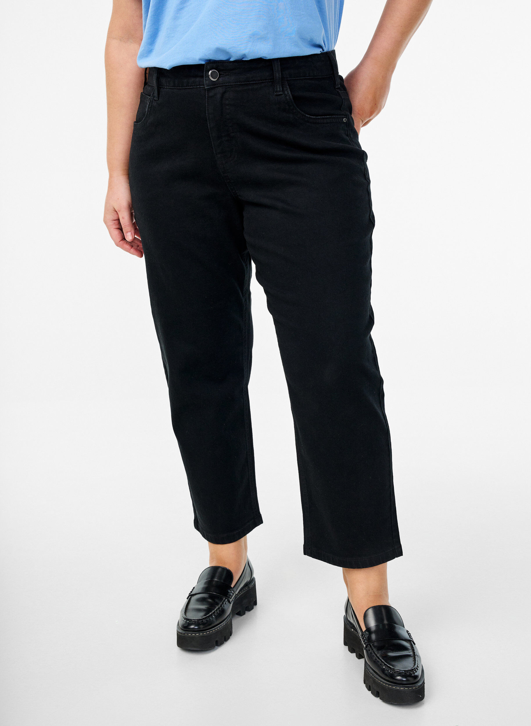 ZizziGecropte Vera jeans met een straight-fit, Zwart, Model image number 2