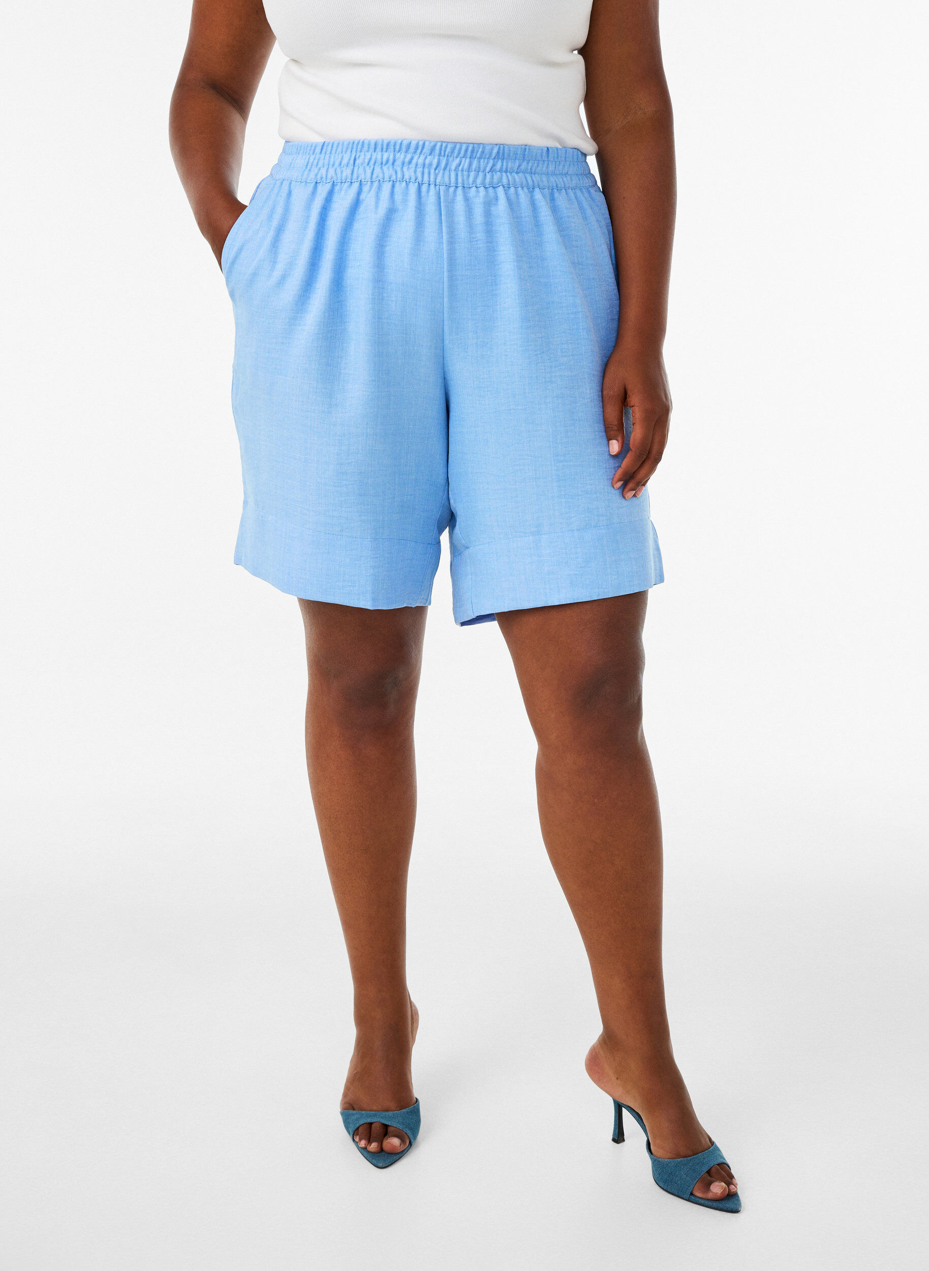 ZizziKorte broek met zakken en hoge taille, Blauw, Model image number 0