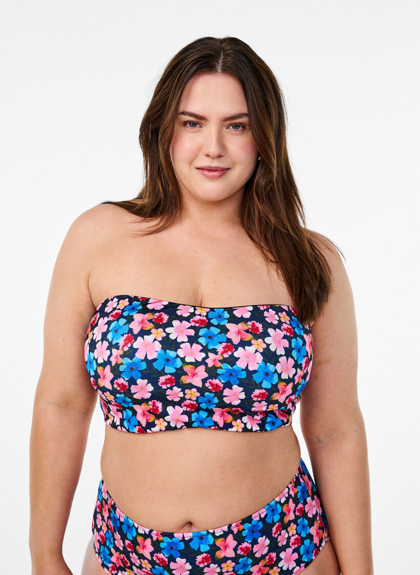 Bloemen bandeau bikinitop, Multi Flower AOP, Model
