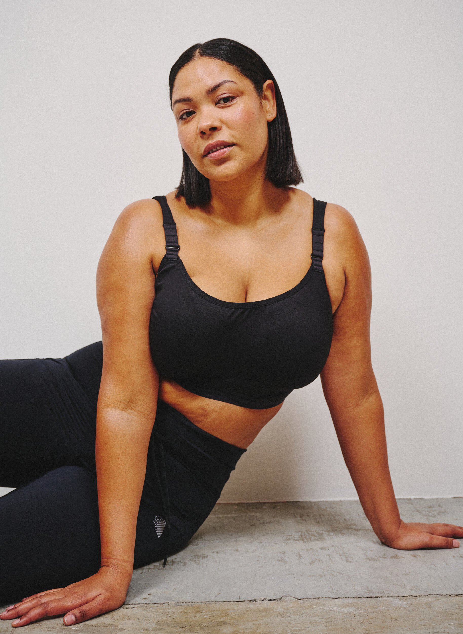 ZizziSportbeha met hoge ondersteuning, beugels en gewatteerde bandjes, Zwart, Image image number 0