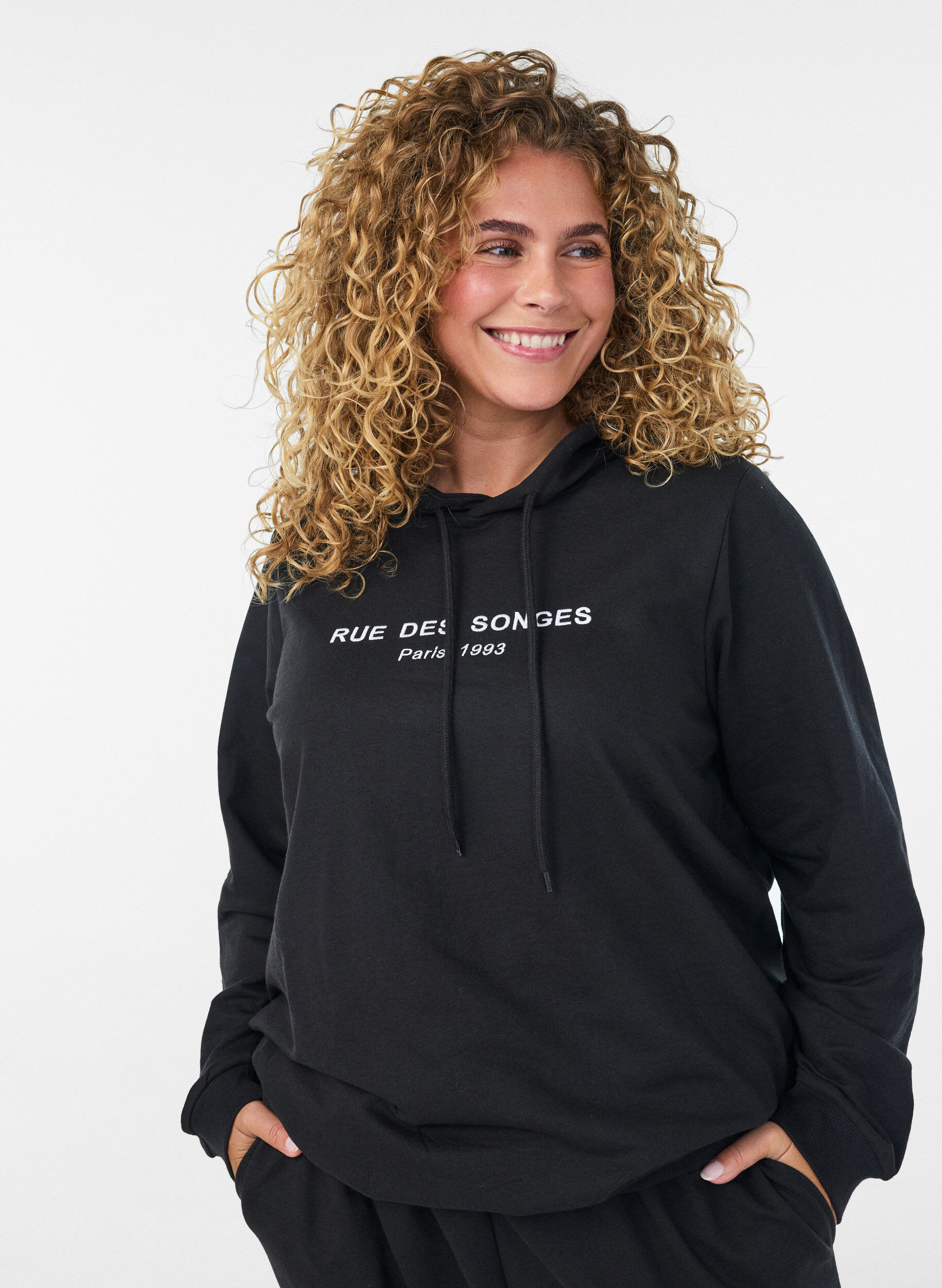Sweater met capuchon en print, Zwart, Model