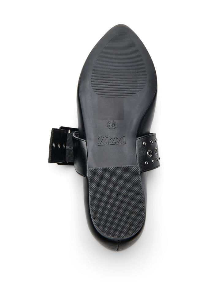 Wide fit - Gepunte ballerina met gesp en studs, Black, Packshot