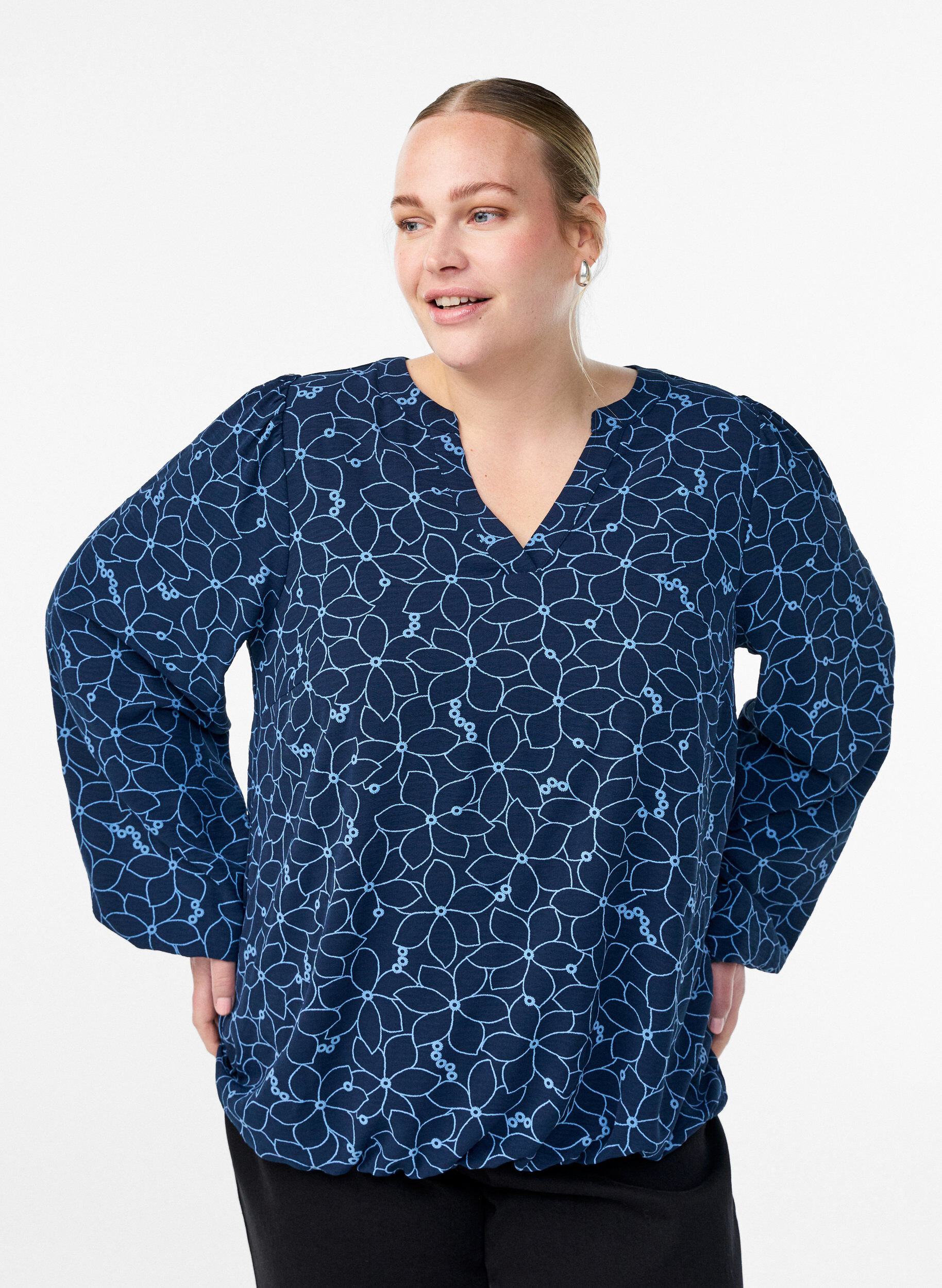 Blouse met lange mouwen met bloemenborduursel, Blauw, Model