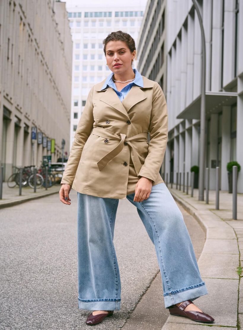 Korte trenchcoat, , Model