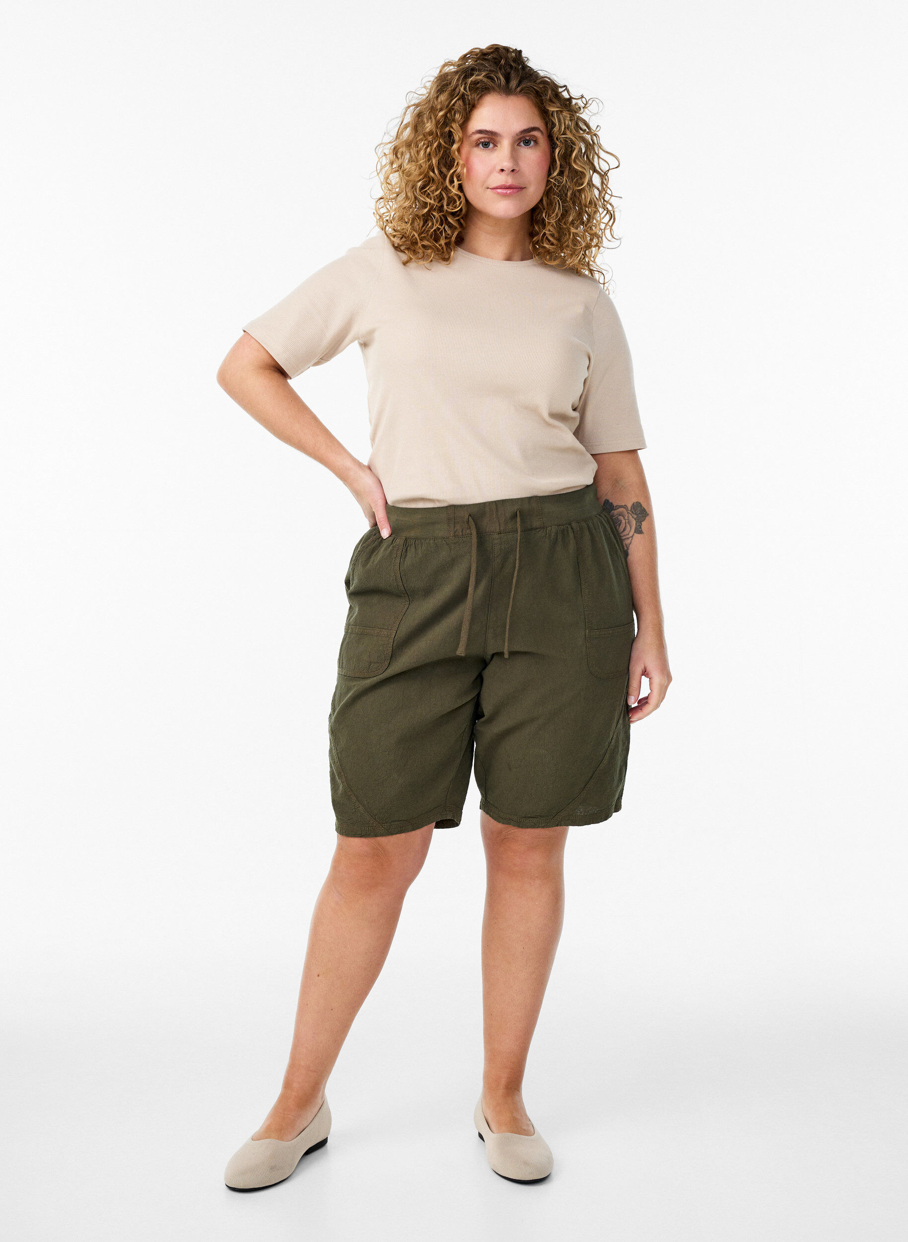 ZizziLosse katoenen short met zakken, Groen, Model image number 1