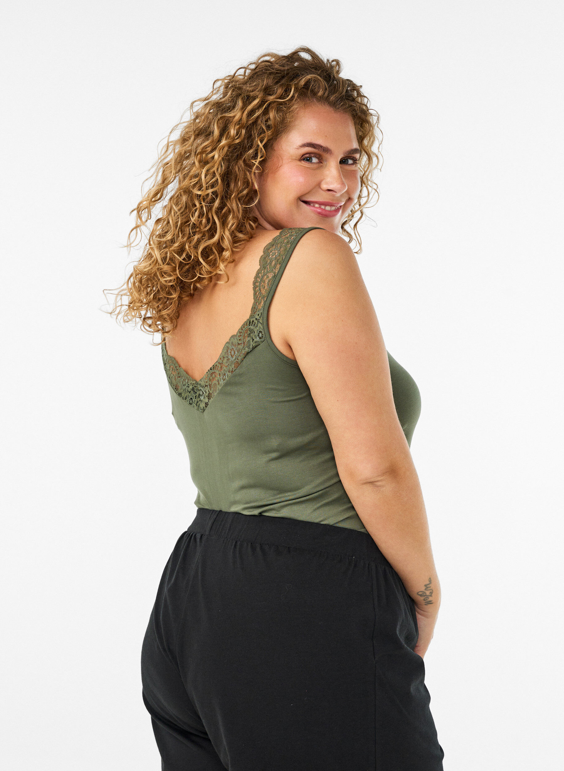 ZizziViscose top met kanten rand, Groen, Model image number 2